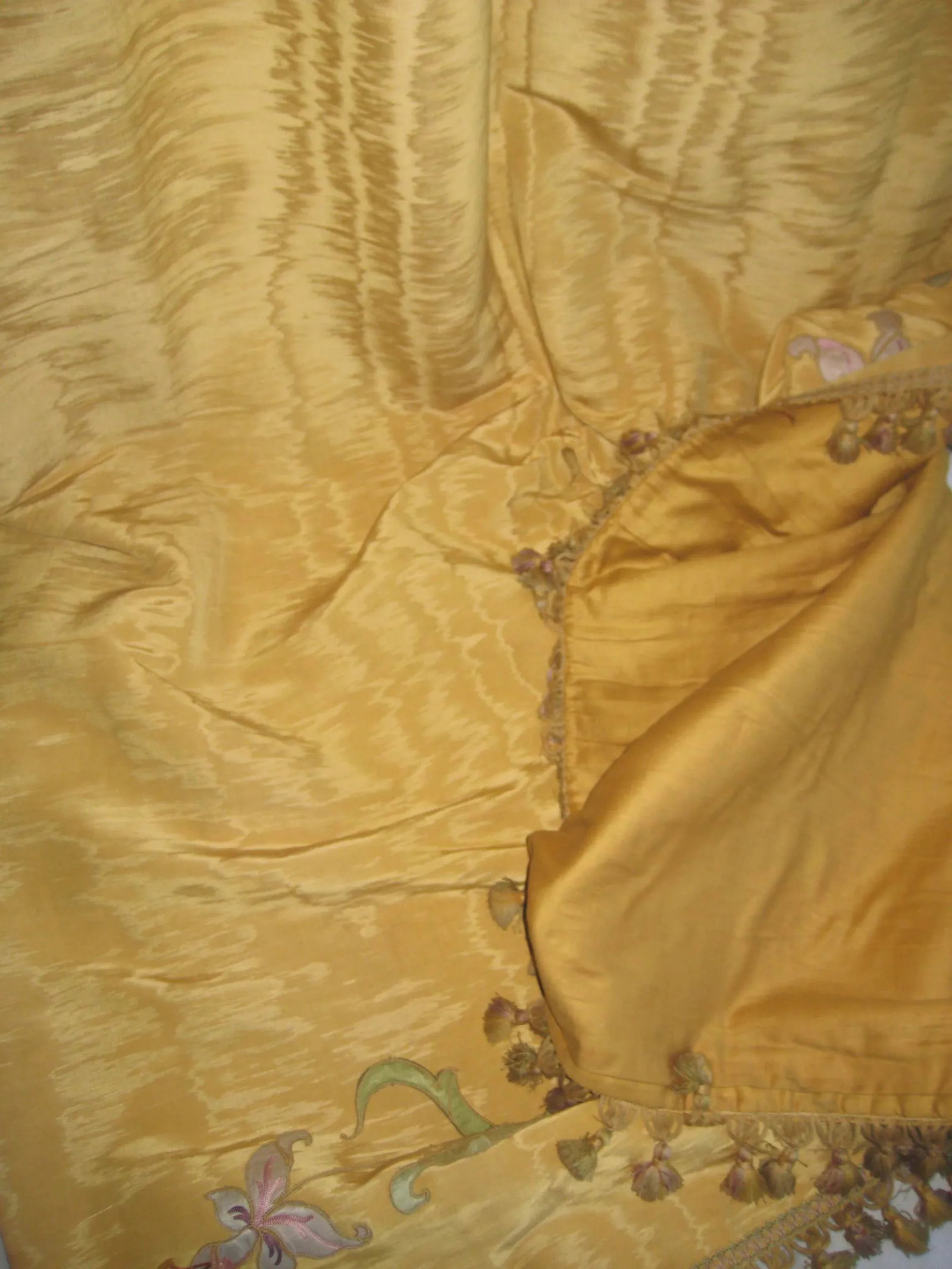 Early 19th Century French Yellow Floral Moire Silk Castles Curtain- Drapes With Flowers Appliqué - 12
