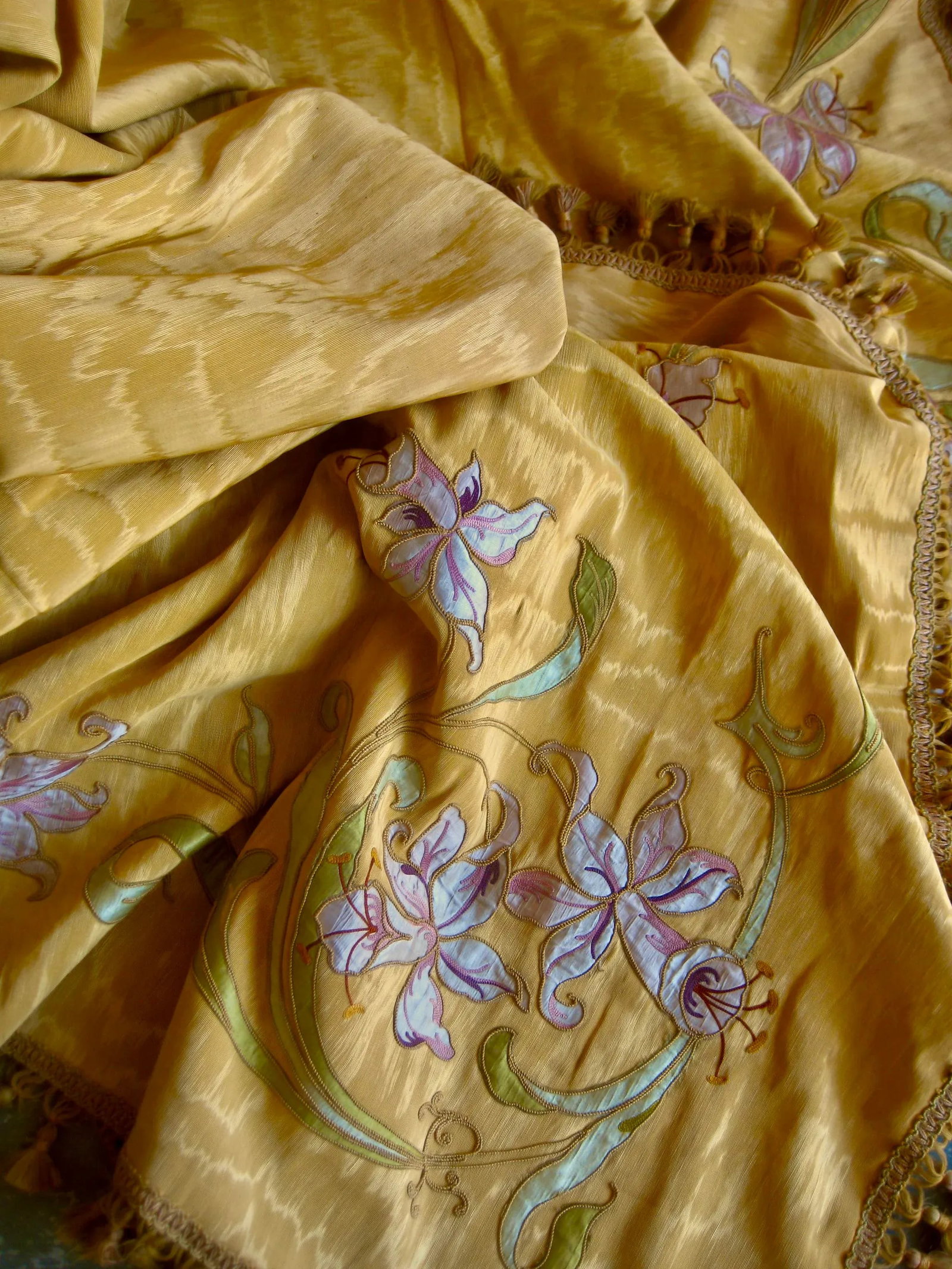 Early 19th Century French Yellow Floral Moire Silk Castles Curtain- Drapes With Flowers Appliqué - 2
