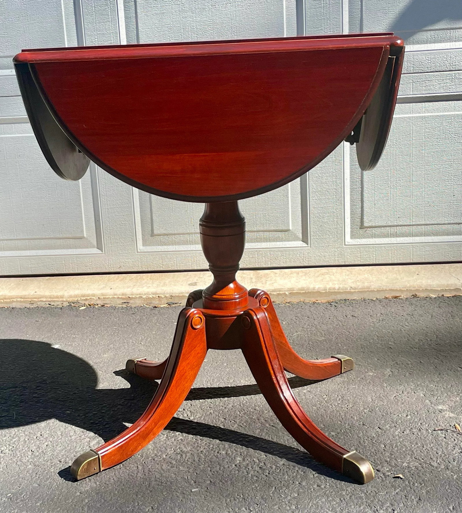 Vintage Mahogany Cloverleaf Pembroke Table - 6
