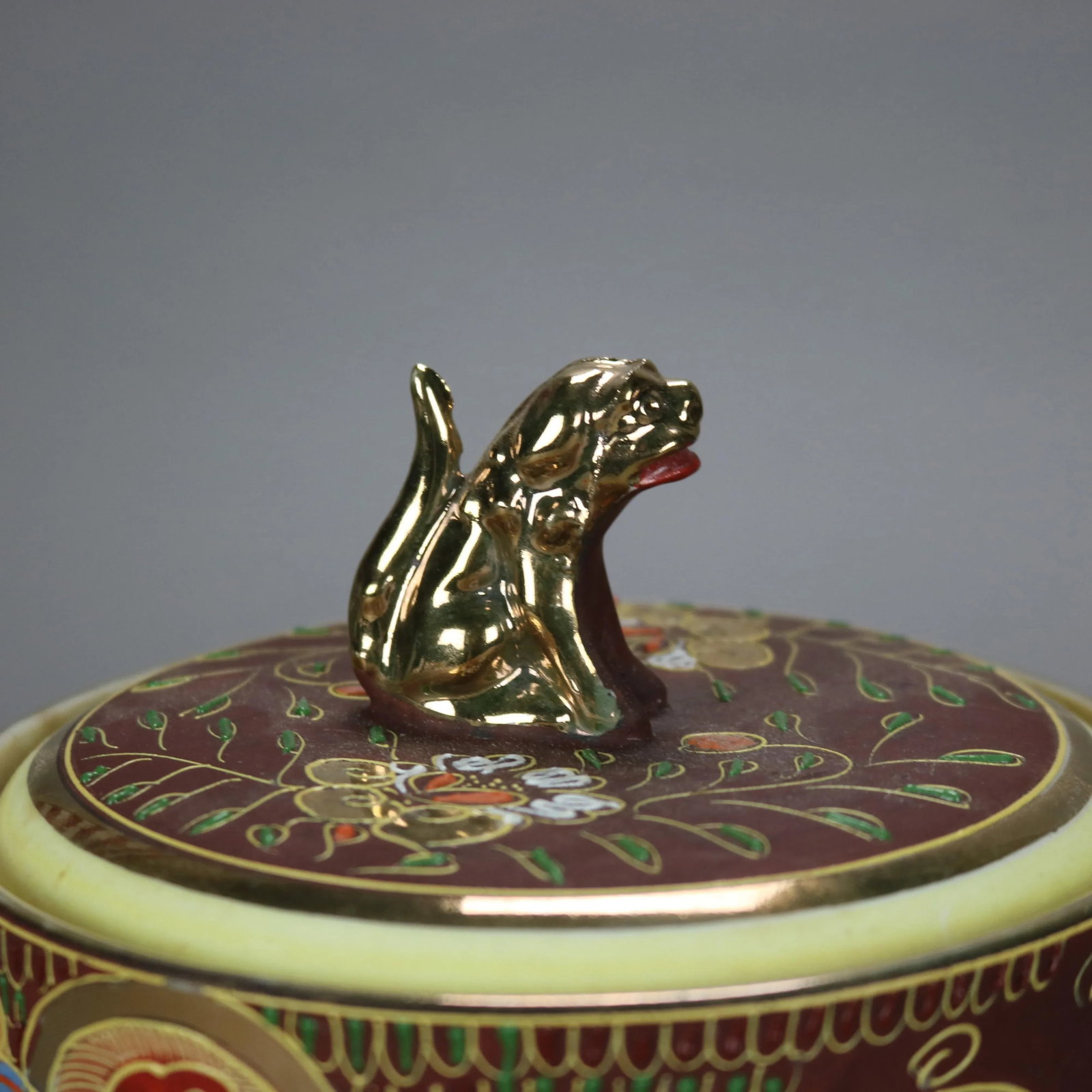 Early 20th Century Japanese Figural Hand Painted Porcelain Ice Bucket with Wise Men & Foo Dog - 2