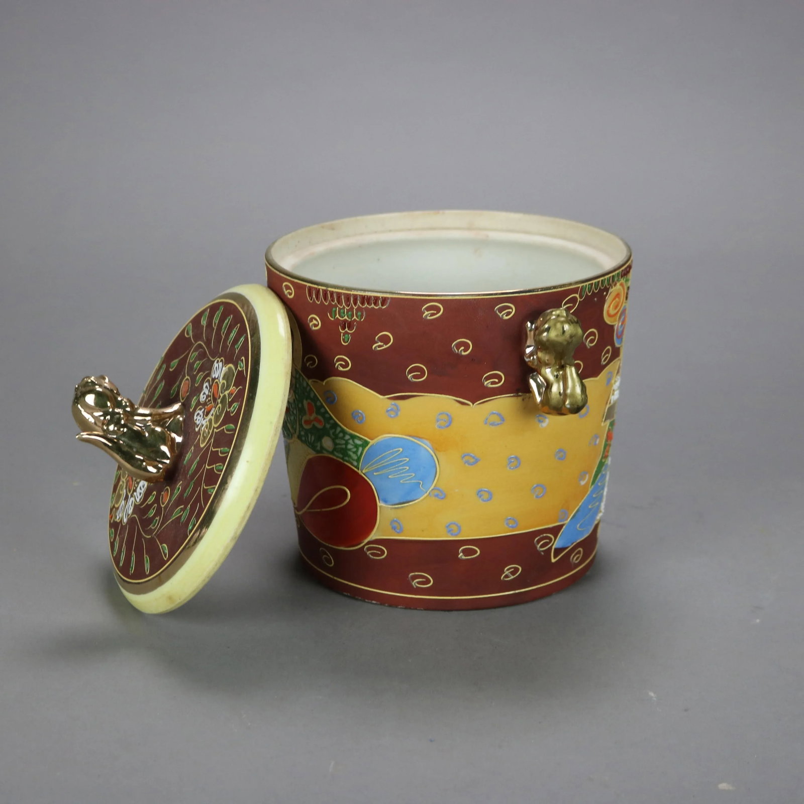 Early 20th Century Japanese Figural Hand Painted Porcelain Ice Bucket with Wise Men & Foo Dog - 6