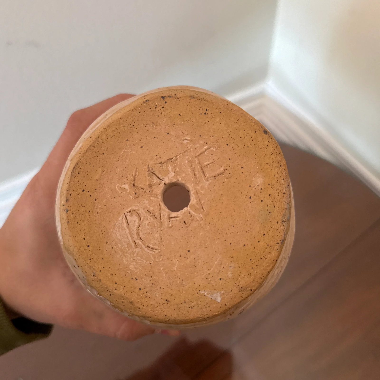 Vintage 1970s Mouth Vase Studio Pottery, Signed - 8