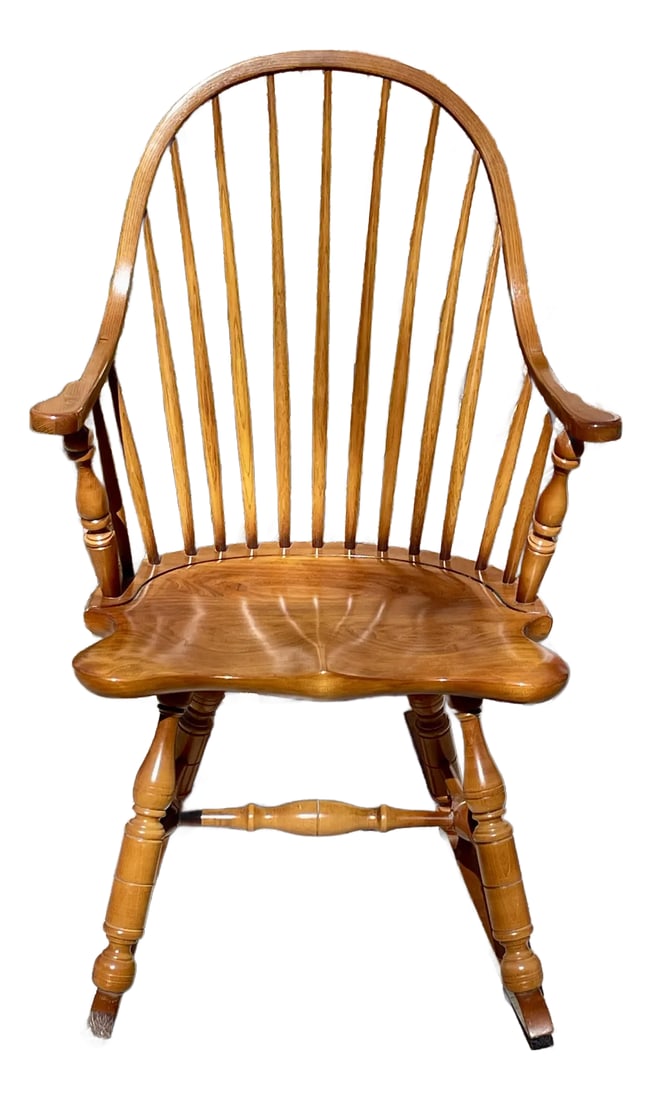 Late 20th Century Fredrick Duckloe and Brothers Windsor Style Rocker: Offered is a vintage bow back Windsor rocking chair made by the company of Fredrick Duckloe & Brothers out of Portland Pennsylvania. The company produced quality Windsor chairs from 1859 to its