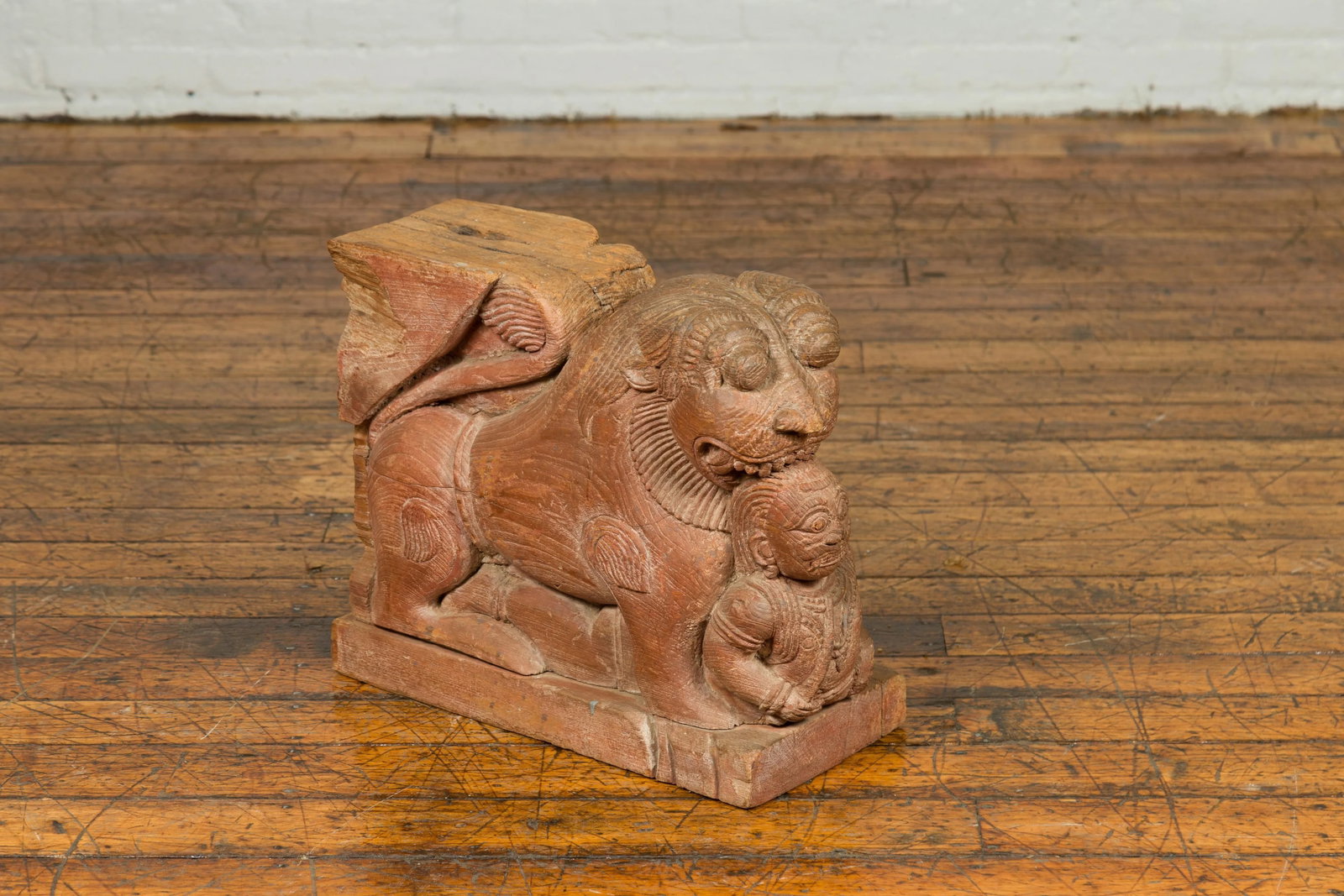 Indian 18th Century Teak Guardian Lion Carving with Traces of Original Paint - 3