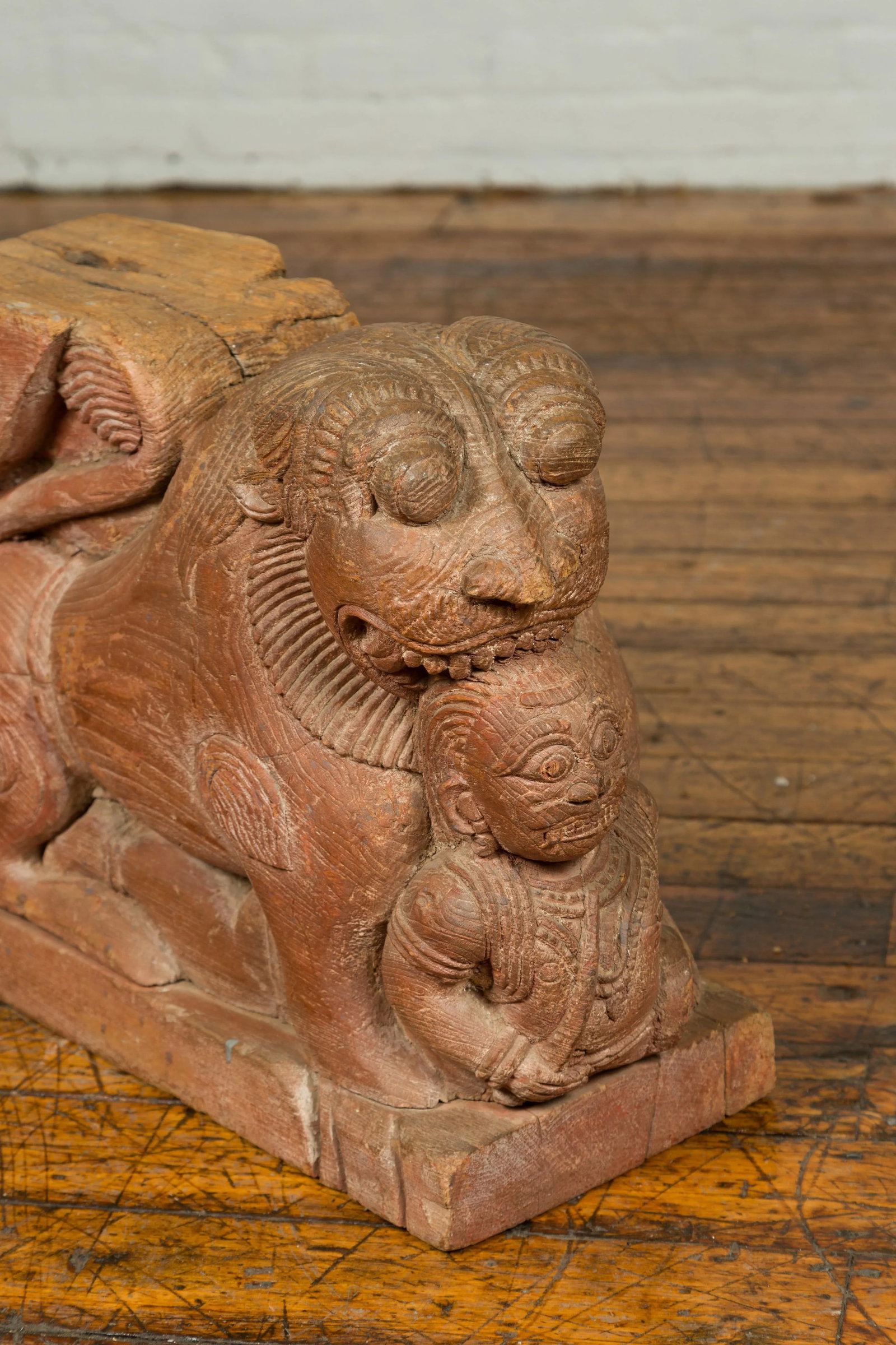 Indian 18th Century Teak Guardian Lion Carving with Traces of Original Paint - 4