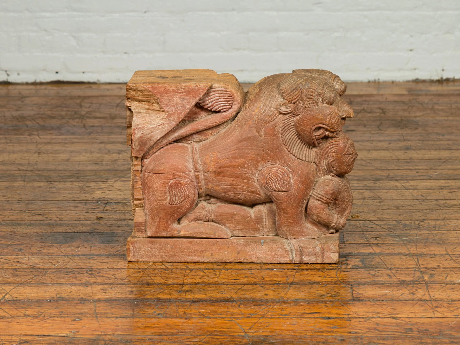Indian 18th Century Teak Guardian Lion Carving with Traces of Original Paint - 5