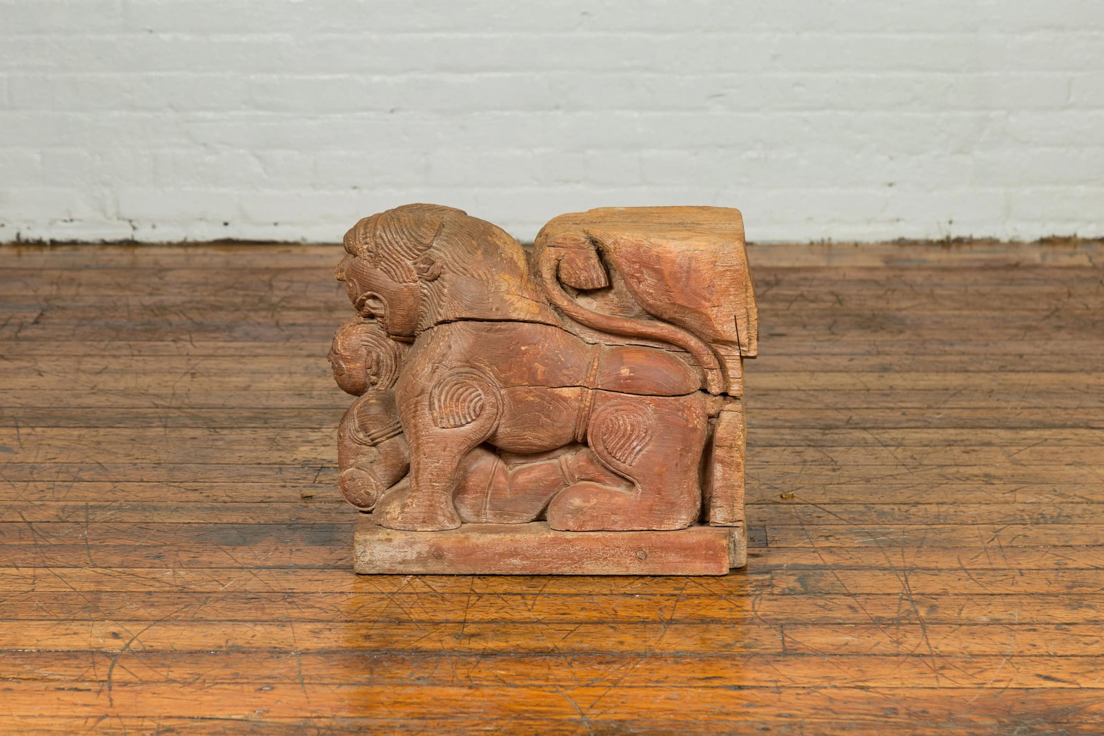 Indian 18th Century Teak Guardian Lion Carving with Traces of Original Paint - 7