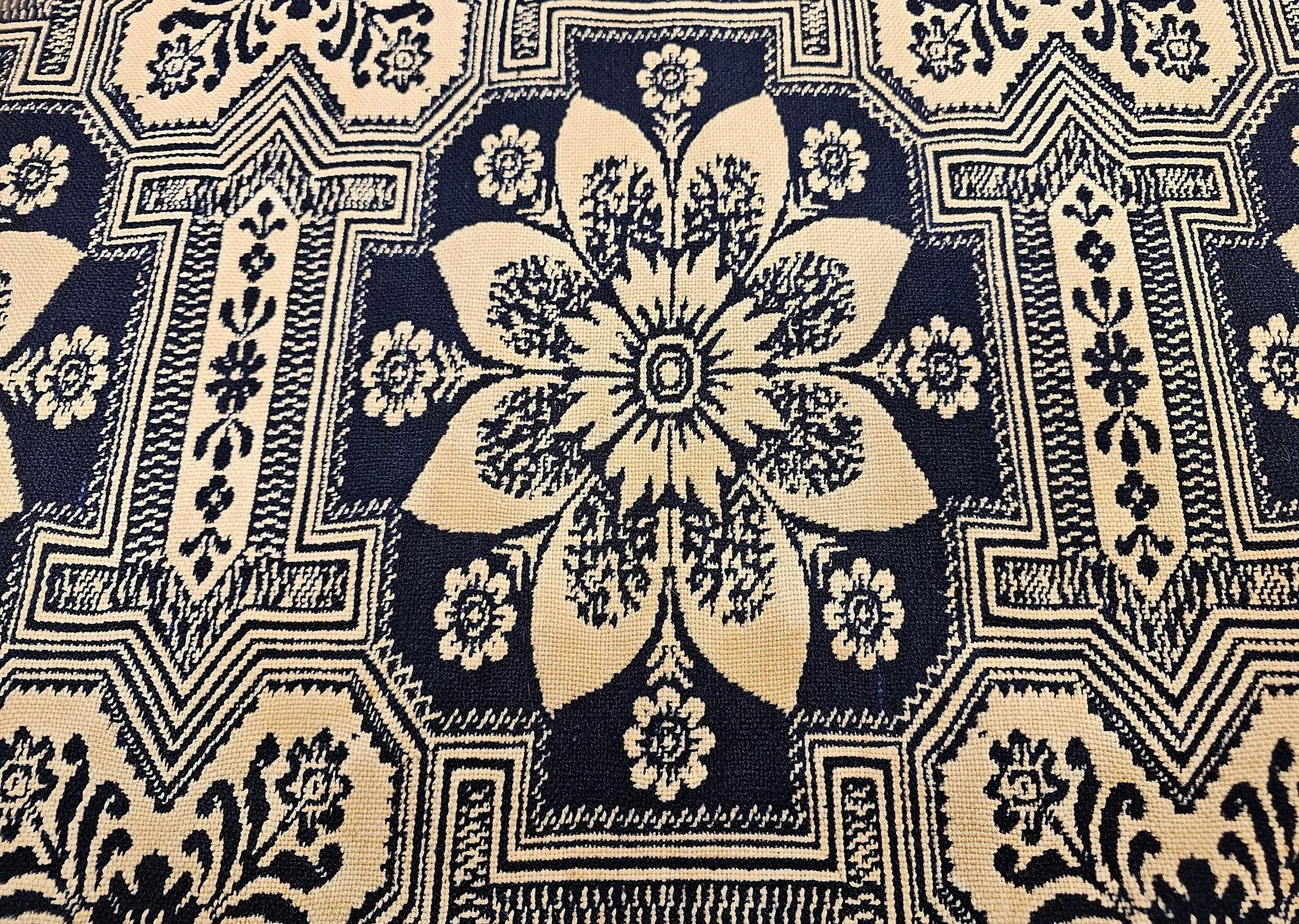 Mid 19th Century American Coverlet - 11