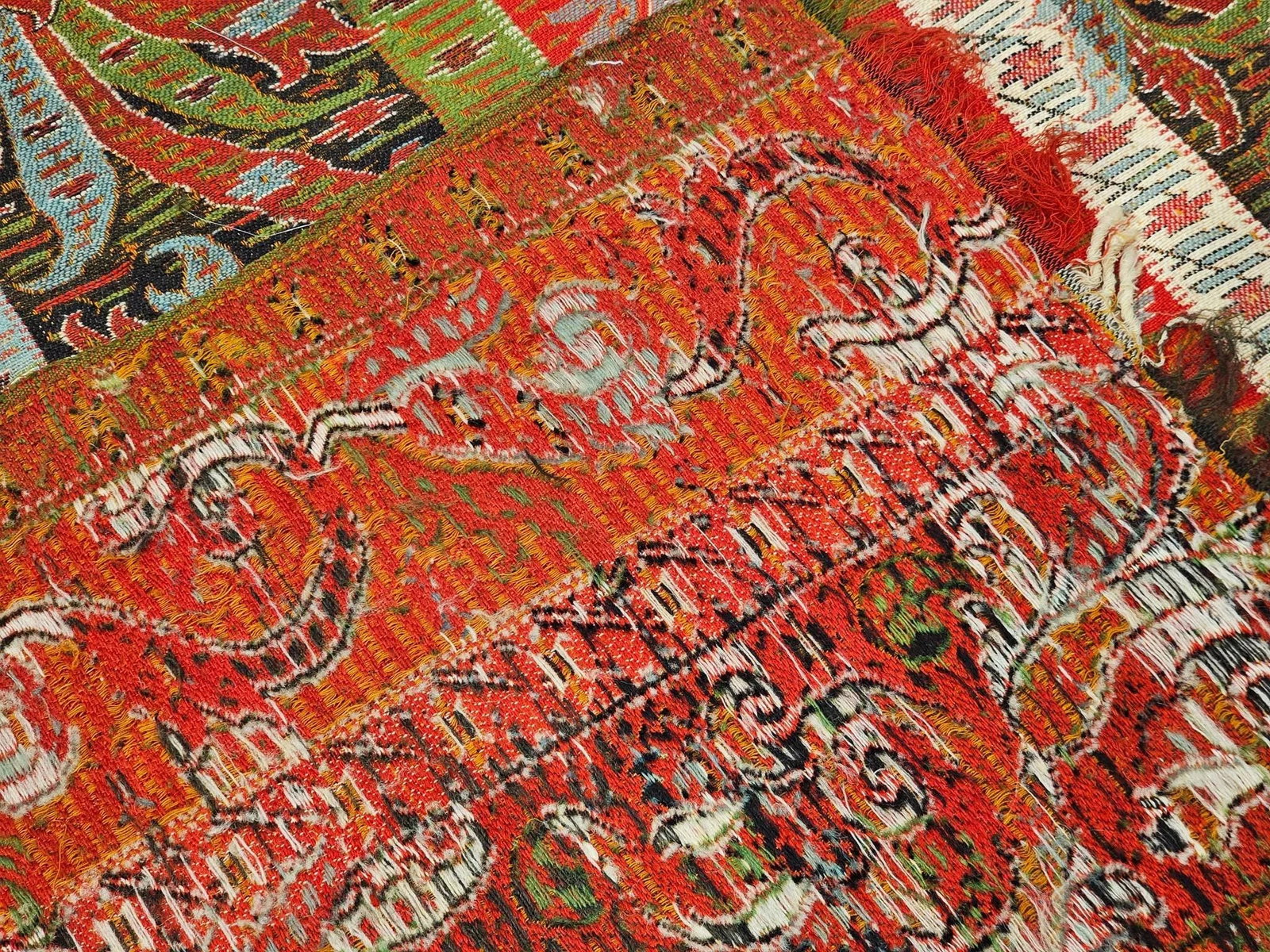 Mid-19th Century Hand-Woven Kashmiri Paisley Shawl, Wool, India - 5