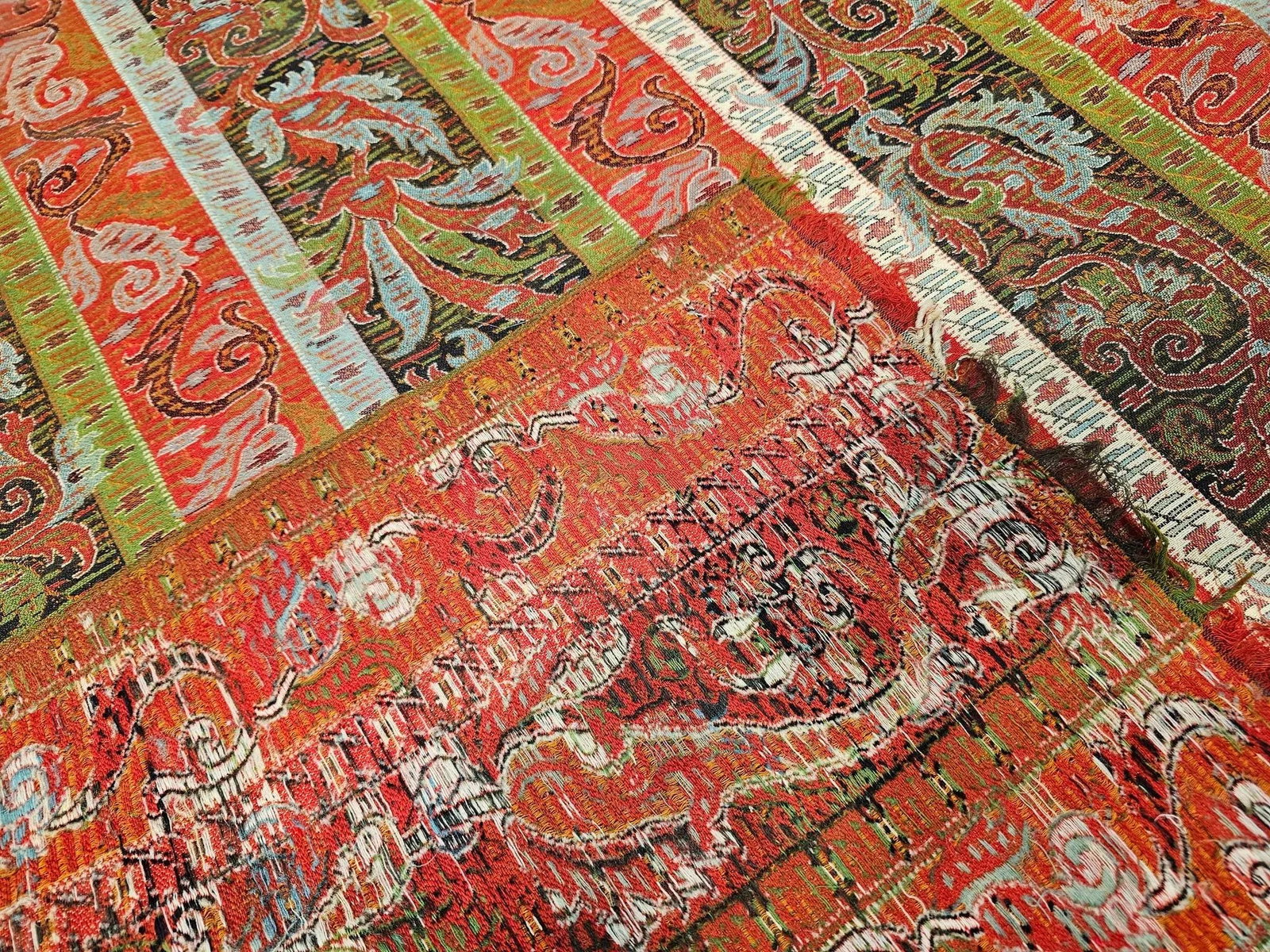 Mid-19th Century Hand-Woven Kashmiri Paisley Shawl, Wool, India - 6