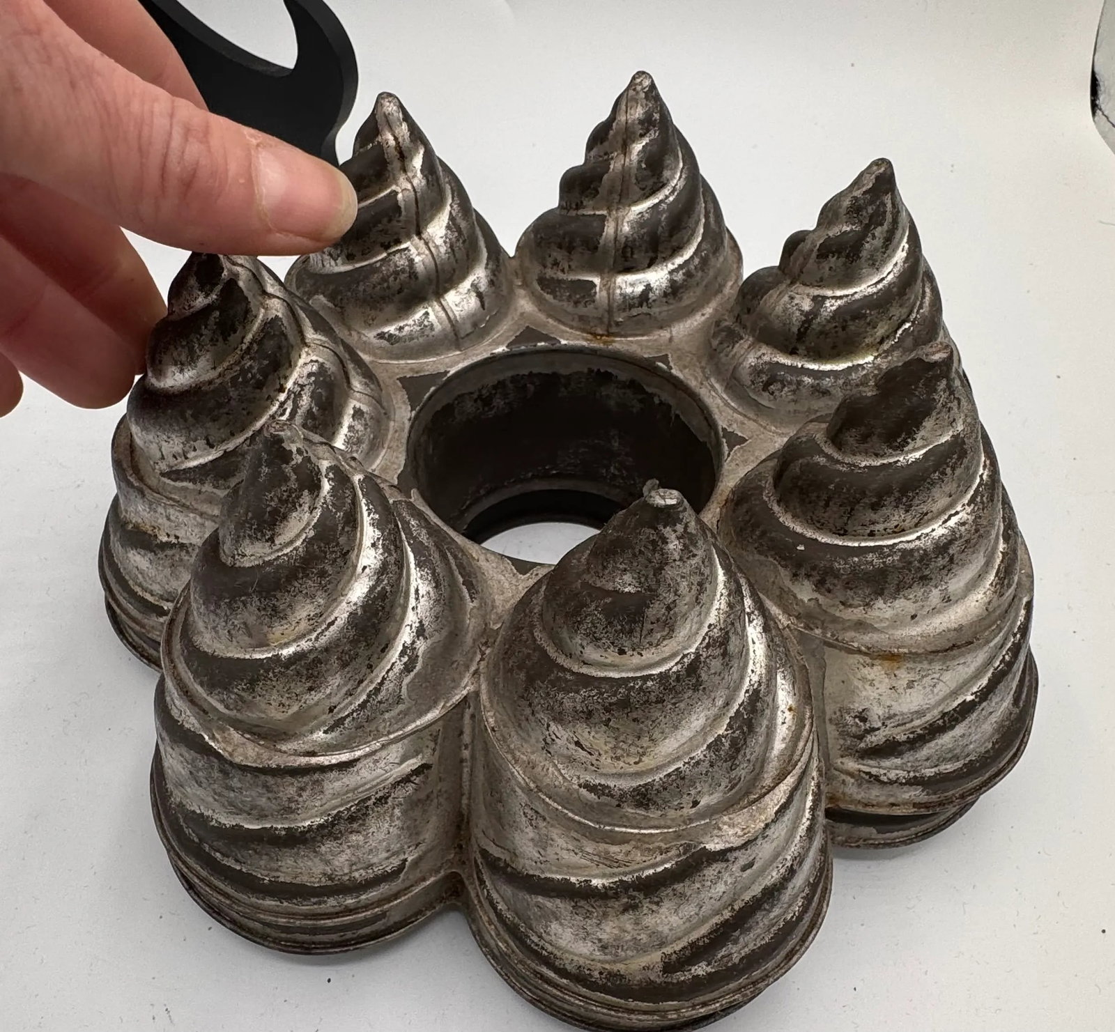 Pair of Vintage Tin Swirl Shaped Food Molds - 3