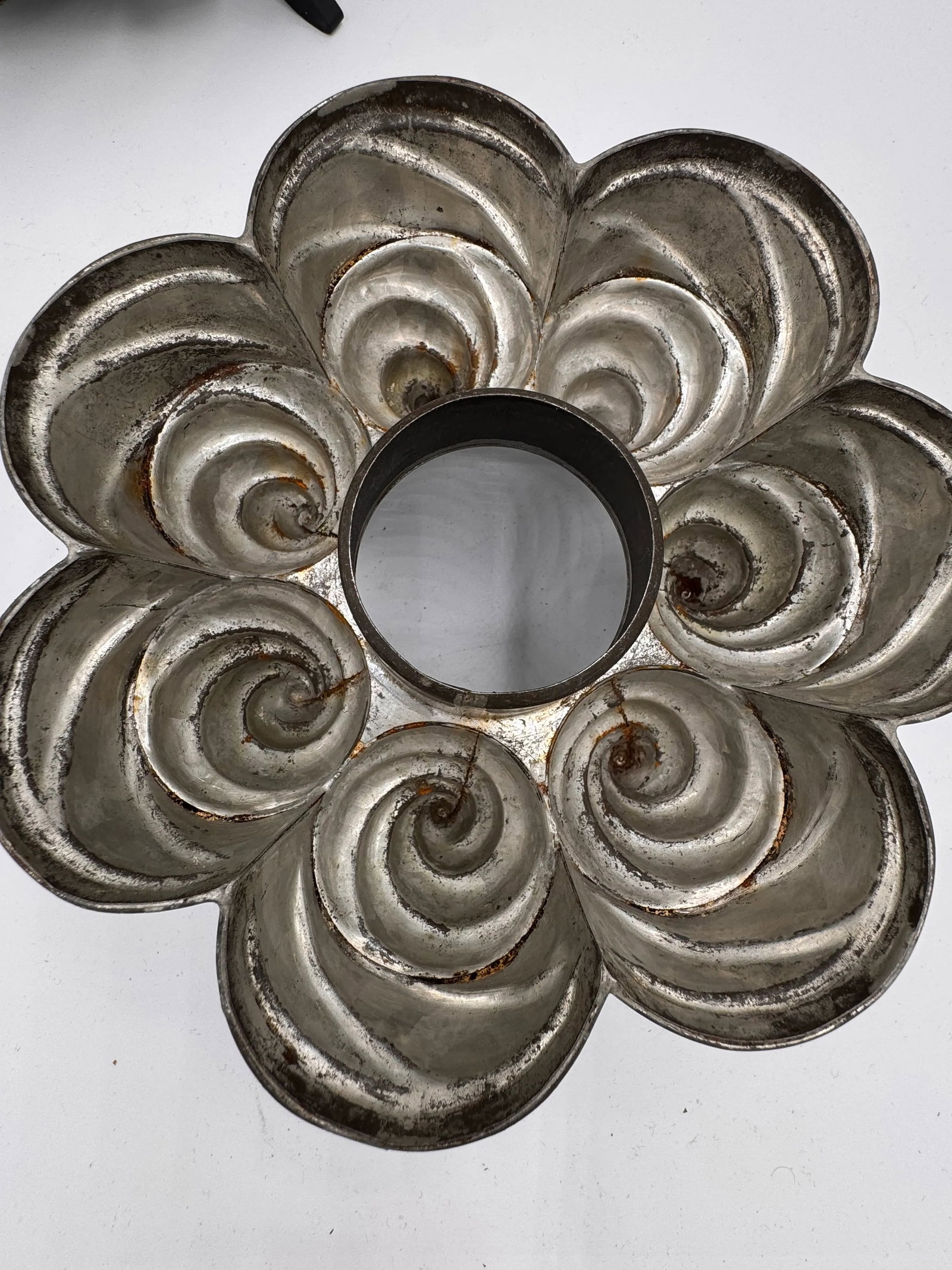 Pair of Vintage Tin Swirl Shaped Food Molds - 5