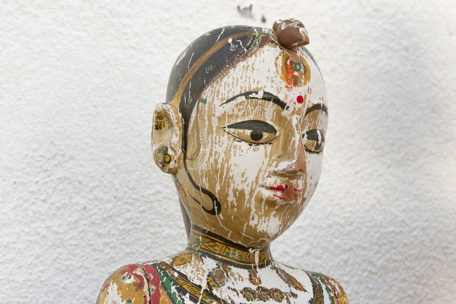 Divine Pair of Antique Indian Gangaur Figure - 5