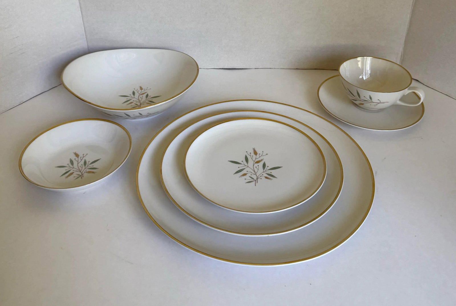 1960's Syracuse "Elegance" Complete Dinnerware Set for 12 Guests and Serving Pieces - 11