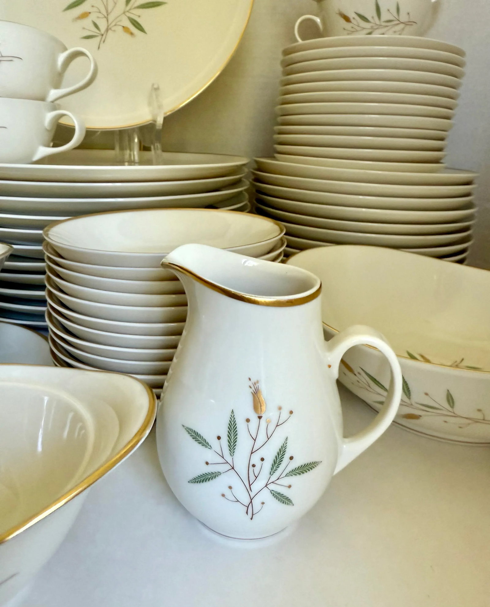 1960's Syracuse "Elegance" Complete Dinnerware Set for 12 Guests and Serving Pieces - 7