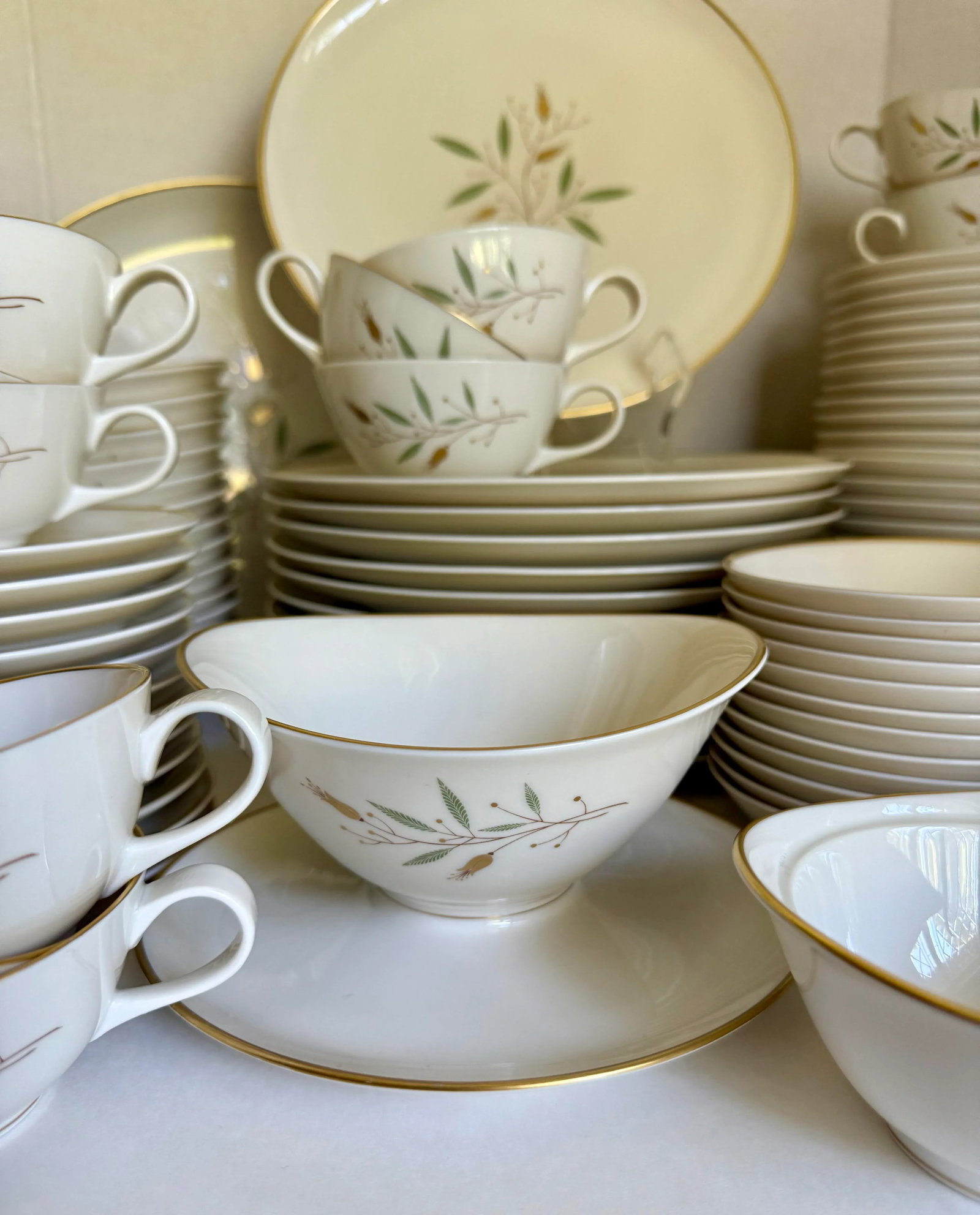 1960's Syracuse "Elegance" Complete Dinnerware Set for 12 Guests and Serving Pieces - 9