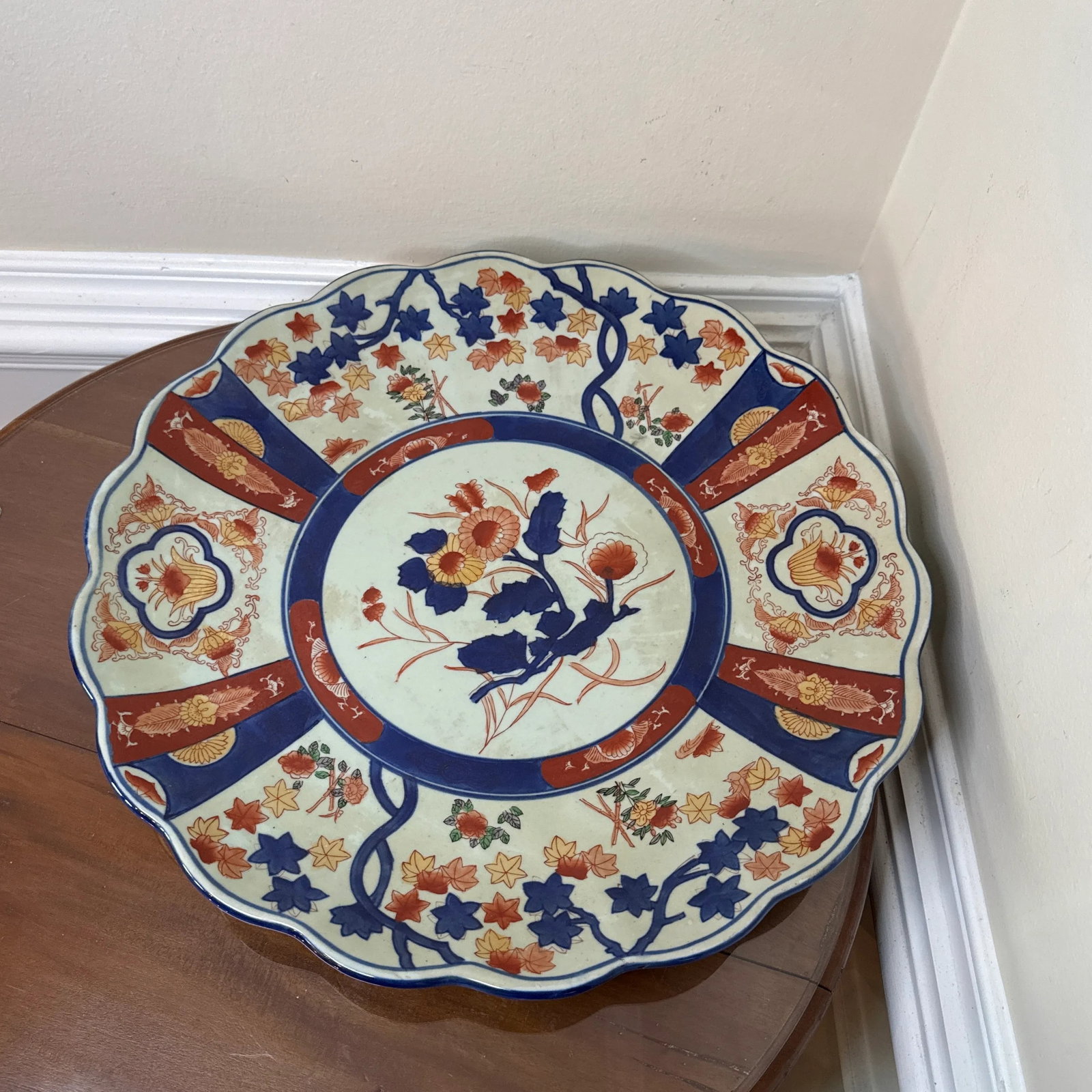 Vintage Oversized Imari Plate With Scalloped Edges and Floral Pattern - 2