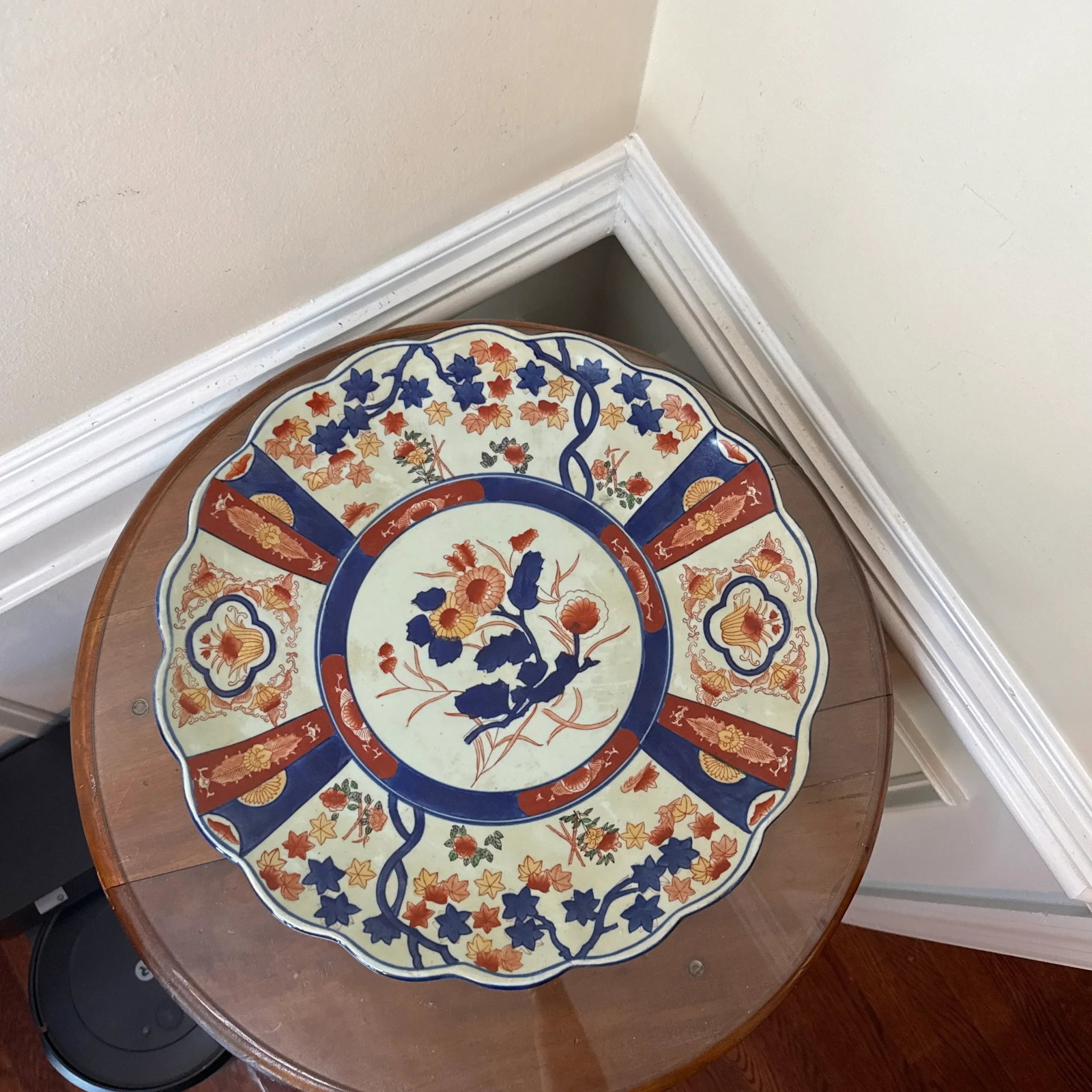 Vintage Oversized Imari Plate With Scalloped Edges and Floral Pattern - 9