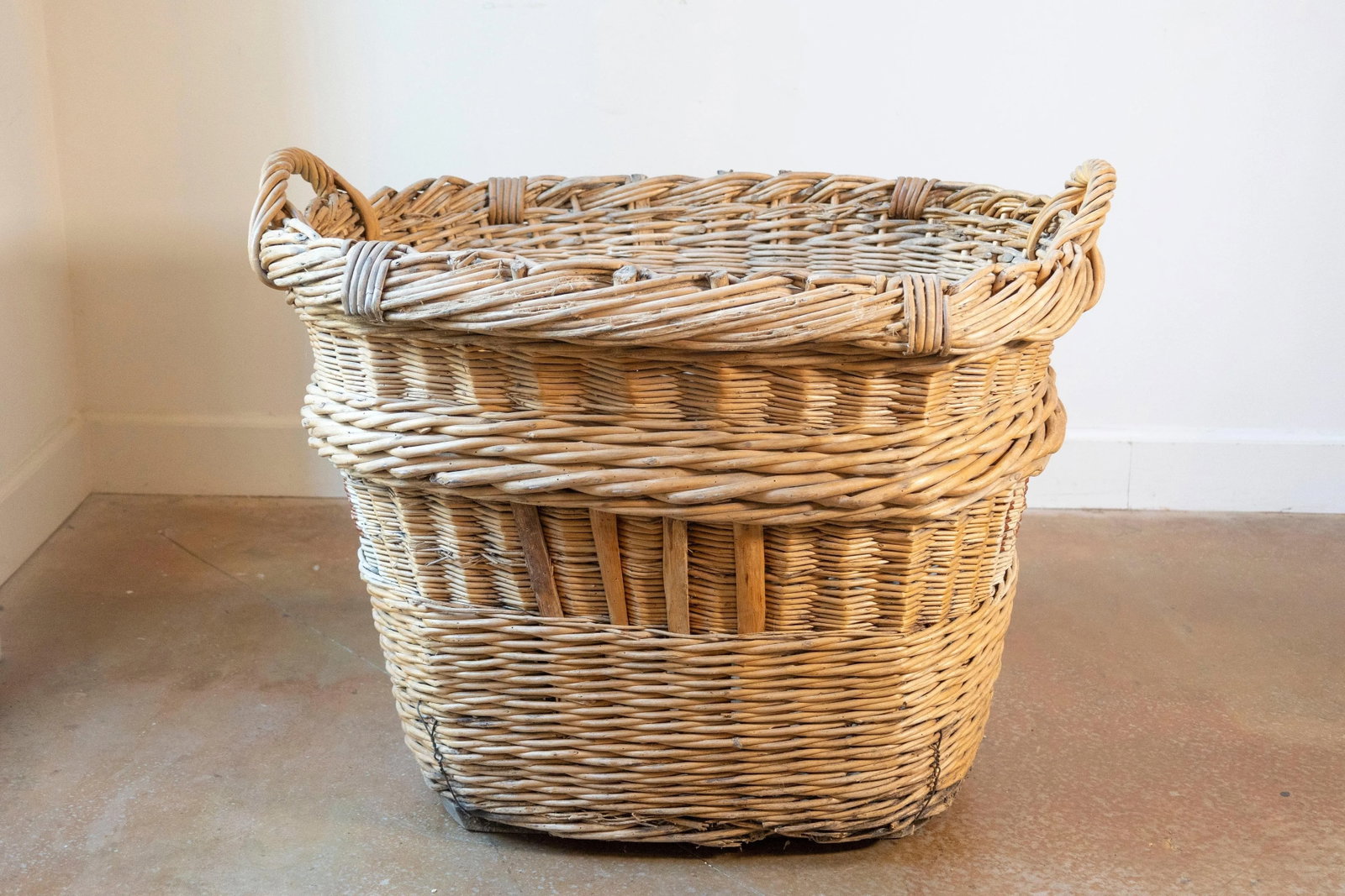 Early 20th Century French Wicker Grape Harvesting Basket - 6