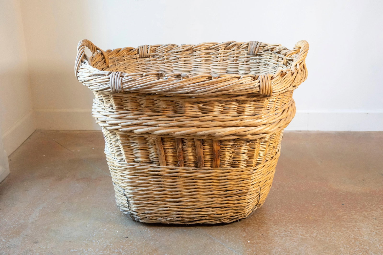 Early 20th Century French Wicker Grape Harvesting Basket - 8