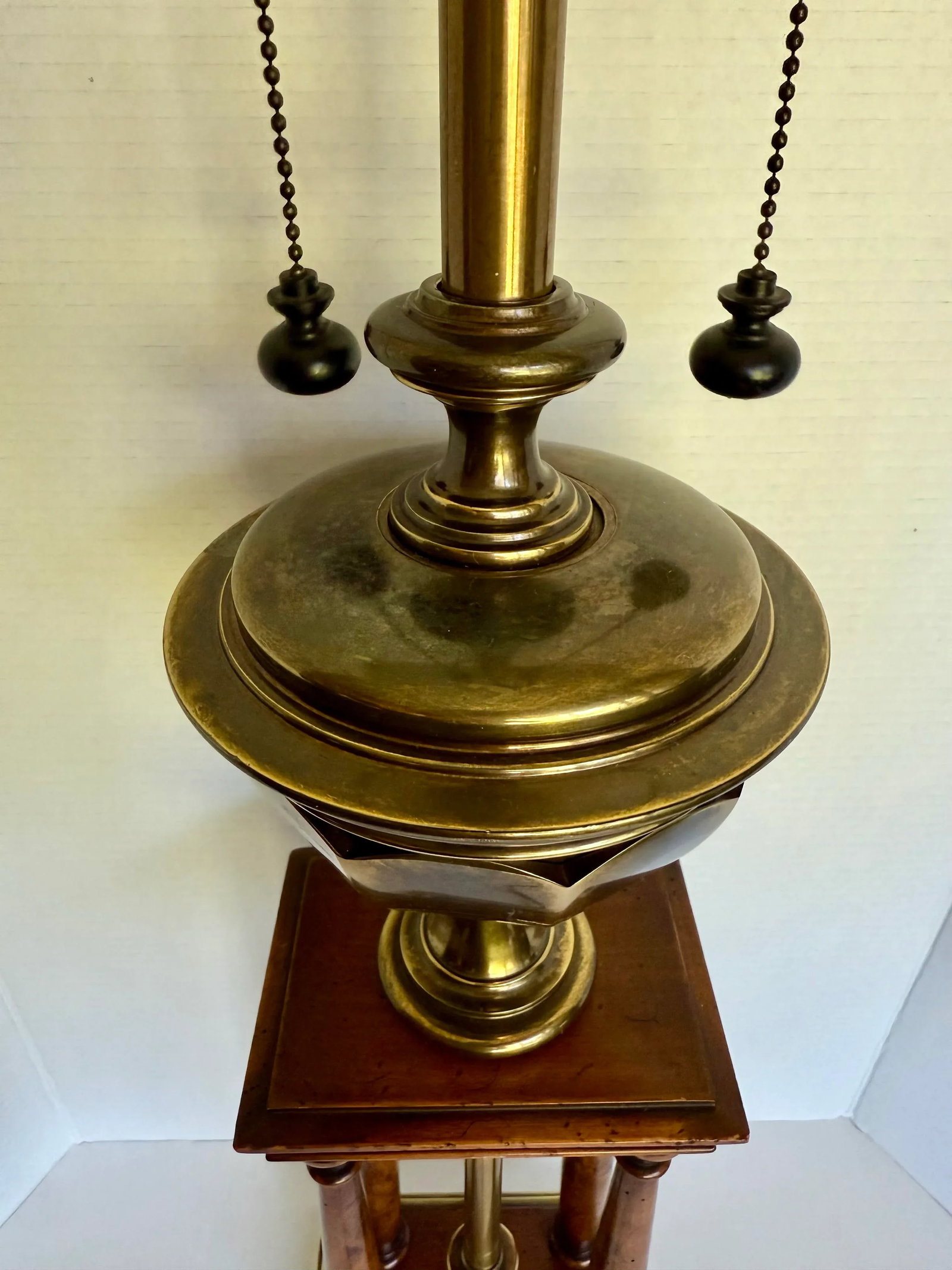 Vintage Stiffel Neoclassical Regency Brass and Wood Column Table Lamp - 7