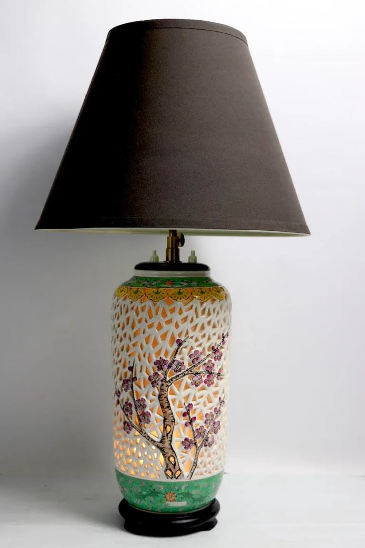 Reticulated Blanc De Chine and Polychrome Porcelain Table Lamp. - 12