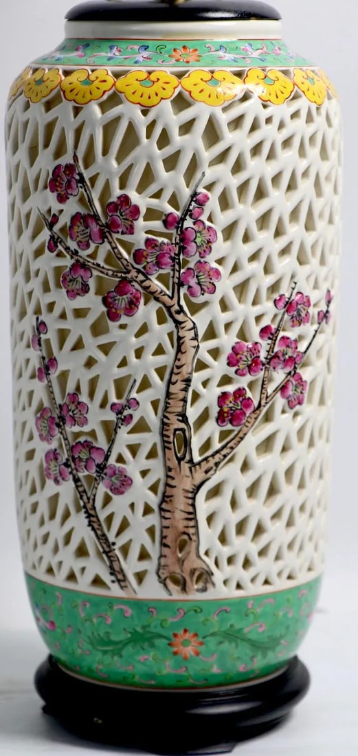 Reticulated Blanc De Chine and Polychrome Porcelain Table Lamp. - 3
