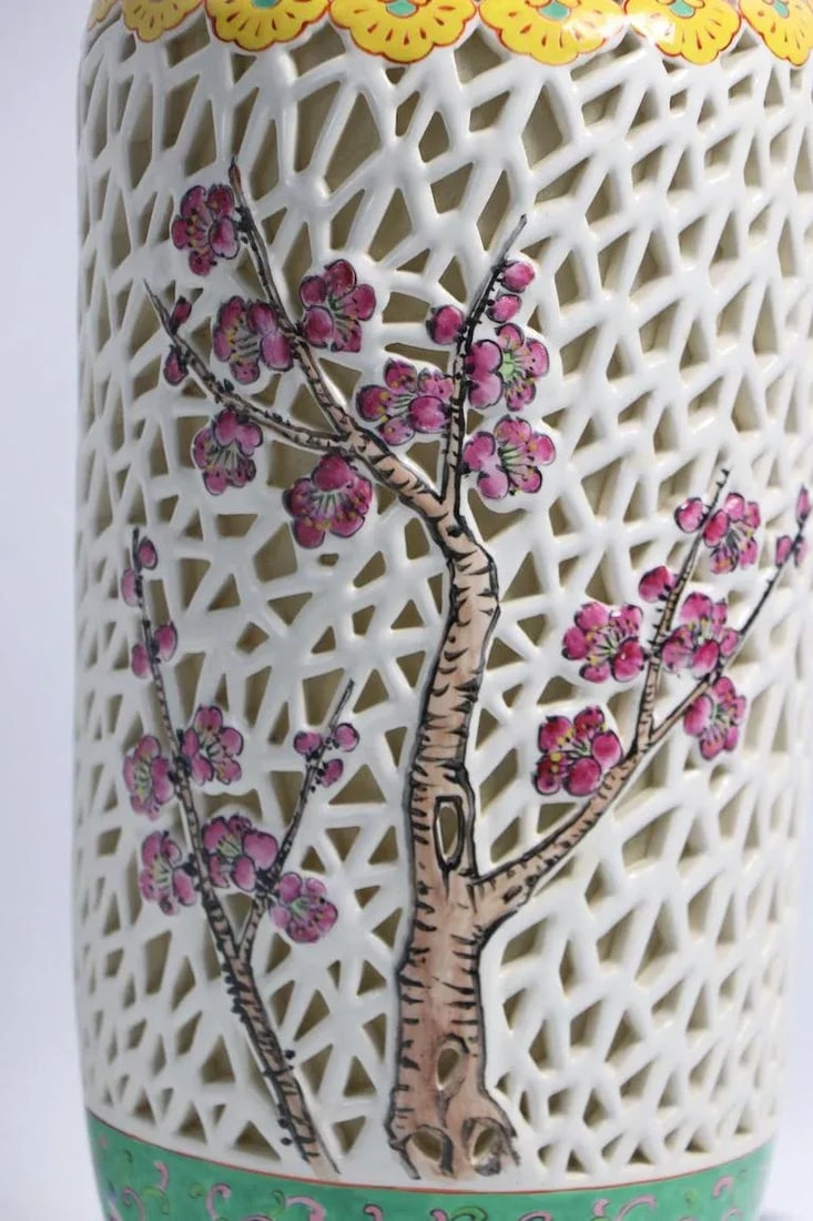 Reticulated Blanc De Chine and Polychrome Porcelain Table Lamp. - 4