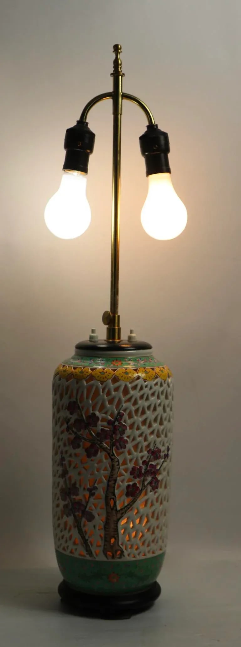 Reticulated Blanc De Chine and Polychrome Porcelain Table Lamp. - 6
