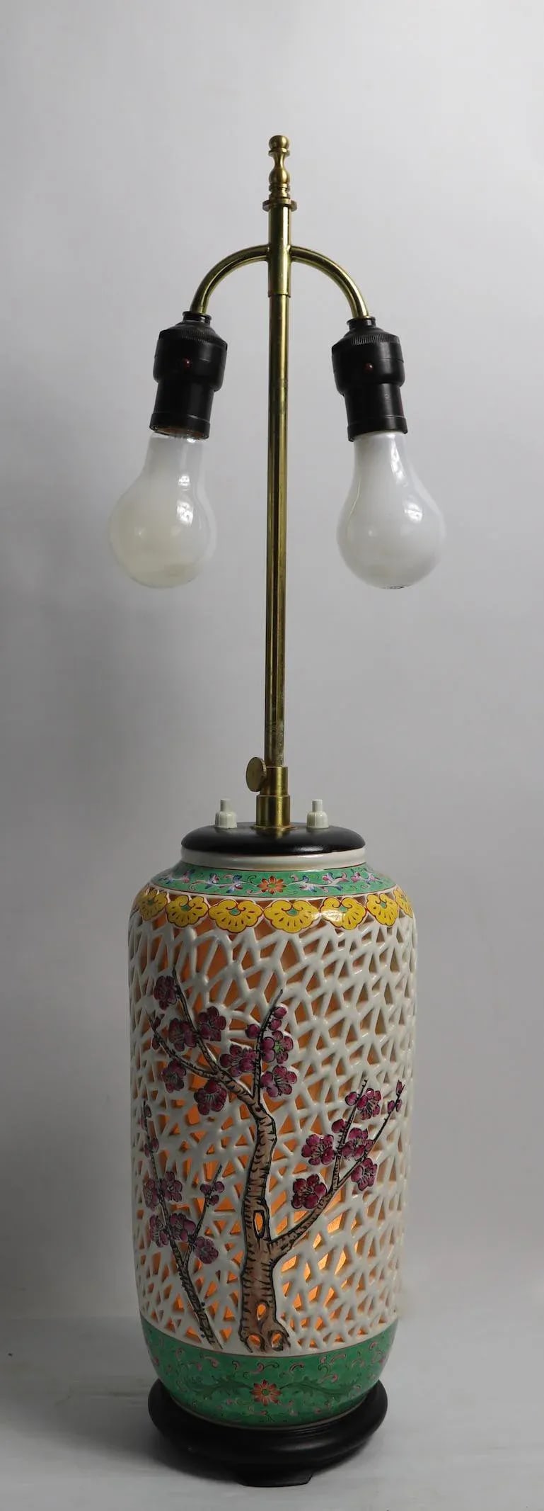 Reticulated Blanc De Chine and Polychrome Porcelain Table Lamp. - 7
