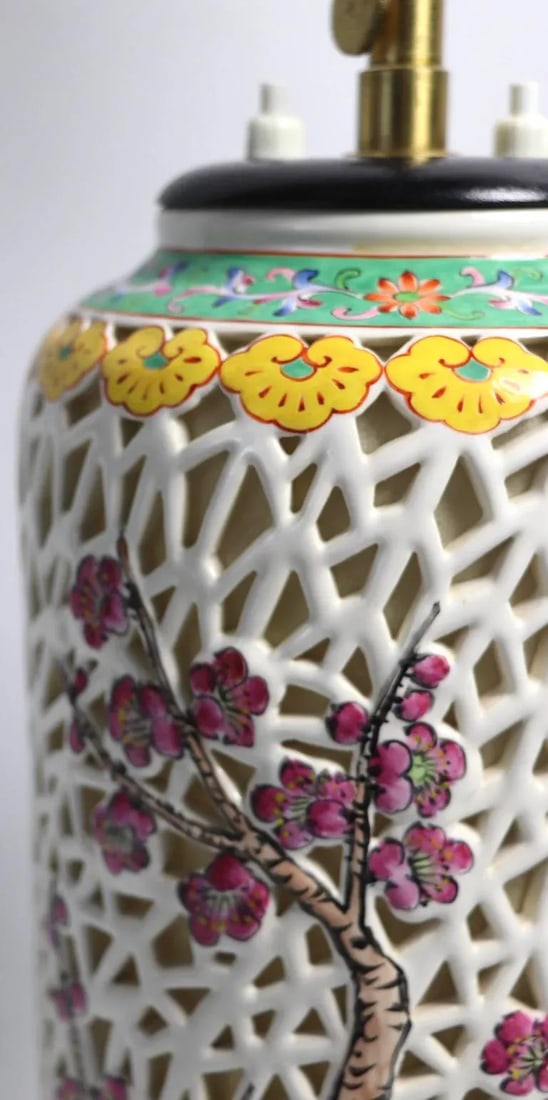 Reticulated Blanc De Chine and Polychrome Porcelain Table Lamp. - 9
