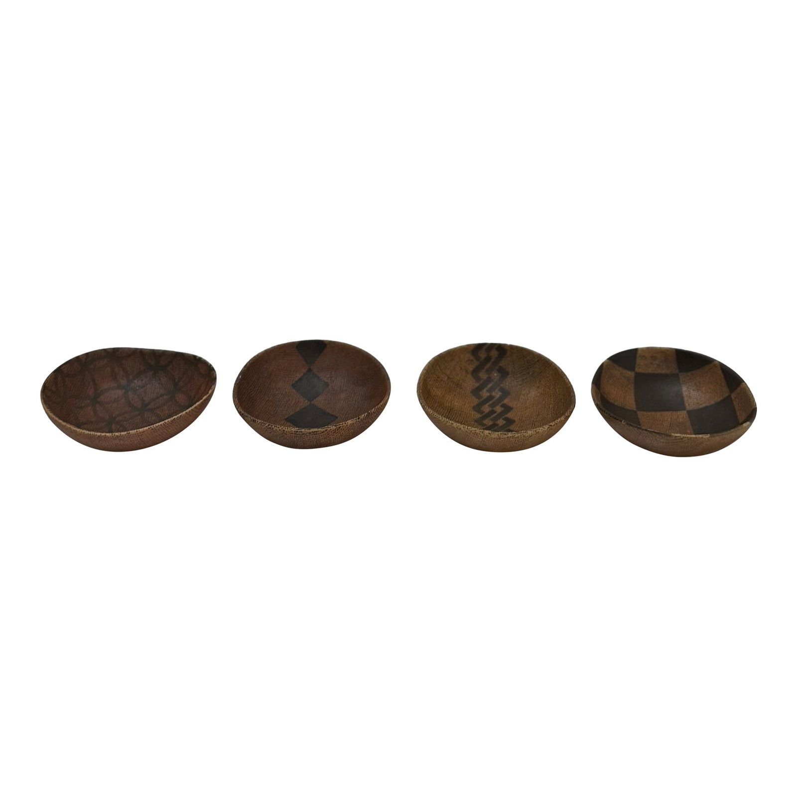 Set of 4 Japanese Studio Pottery Bowls – Hand-Painted Geometric Designs, Signed: Beautiful set of four Japanese studio pottery bowls, each decorated with a unique geometric pattern in earthy brown and black glazes. The exteriors are covered in a stippled/textured finish, while