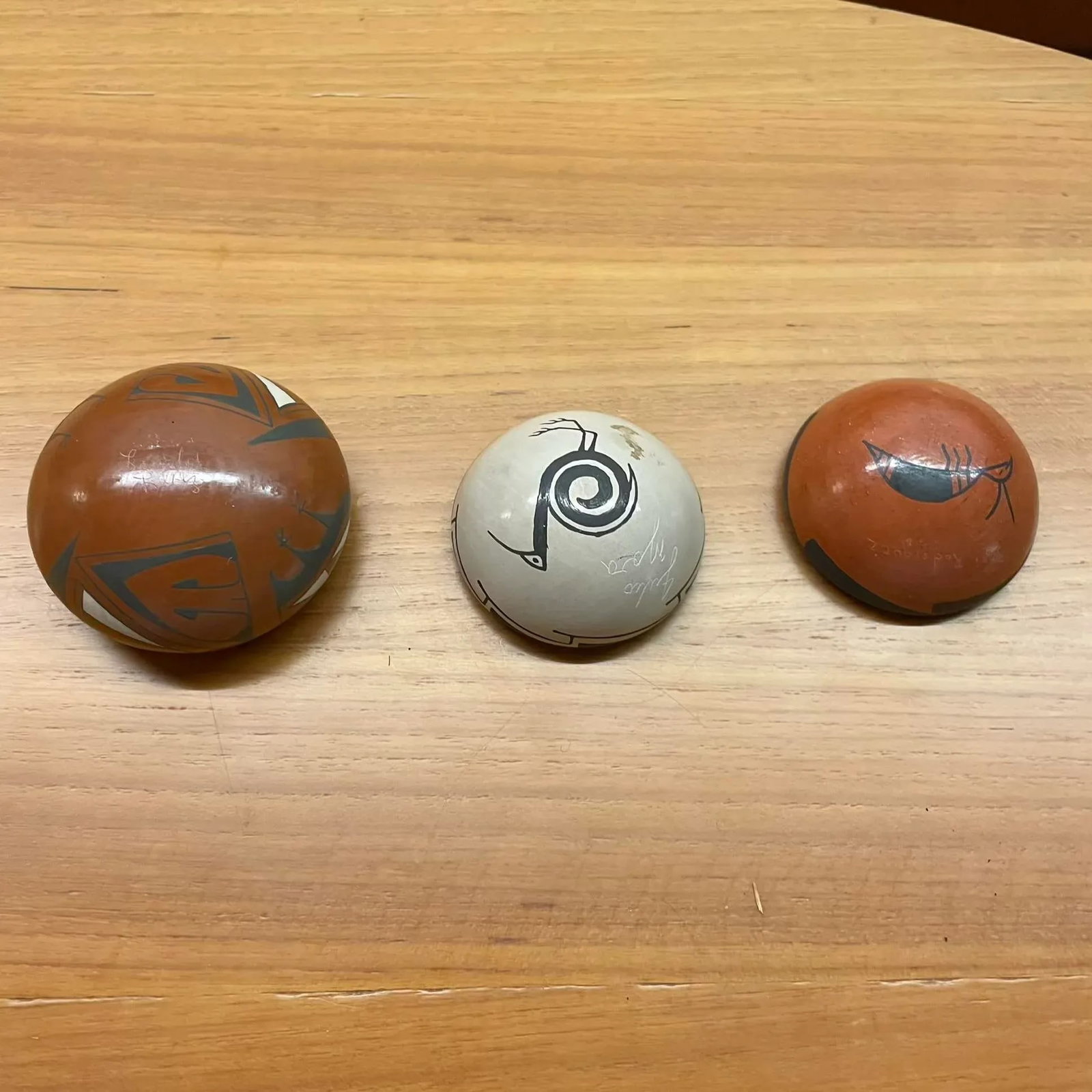 Set of 3 Signed Mata Ortiz Miniature Seed Jars - Julio Mora, Lourdes LÃ³pez, and Rosi - 4
