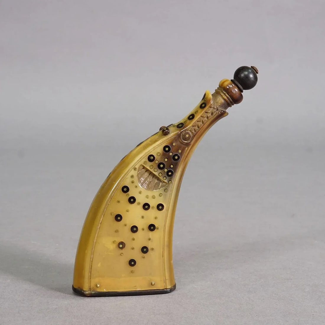 Antique Powder Flask Made of Horn With Decorations, Germany 19th Century - 2