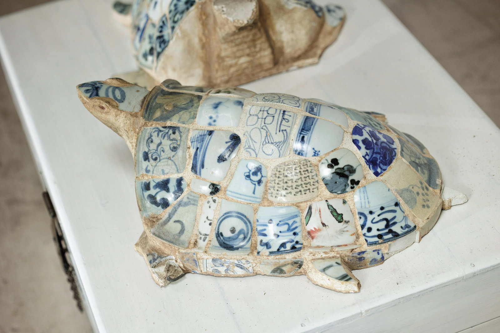 Vintage Blue and White Porcelain Mosaic Shell Turtles – A Pair - 4