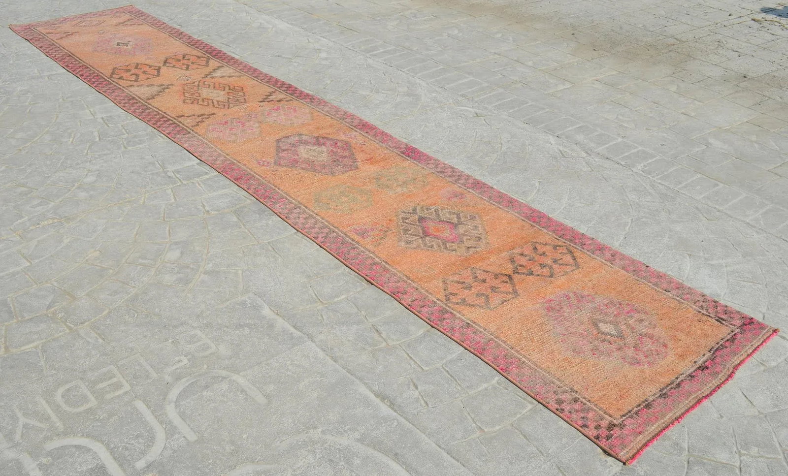 Kurdish Runner Herki Rug. Hand-Knotted Tribal Pink Hallway Rug - 2"²6"³ × 13"² - 4