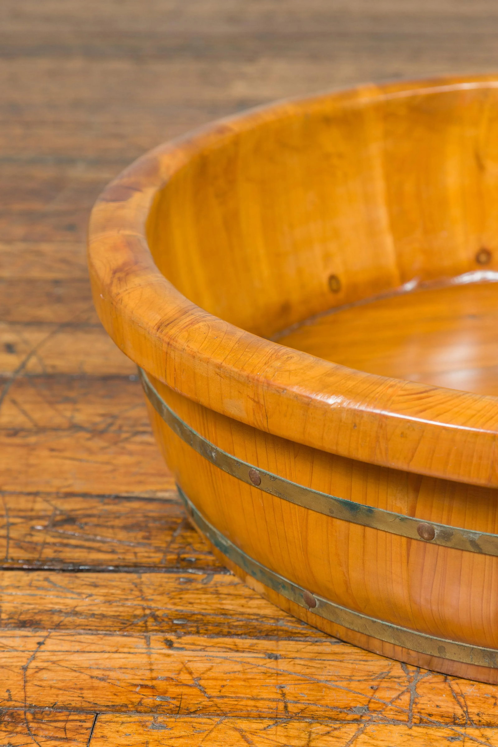 Mid 19th Century Chinese Qing Dynasty Period Elm Round Rice Tray with Brass Braces - 11