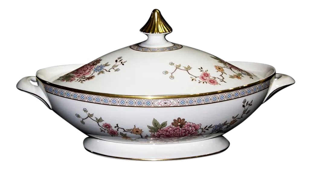 1960s Asian Modern Royal Doulton Covered Casserole - Canton Pattern: Royal Doulton covered casserole in the Canton pattern. Fine bone china crafted in England measurements: handle to handle 12 1/2" x 7 1/2" deep, 8" high to top of bowl, 10" to top of finial The Canton