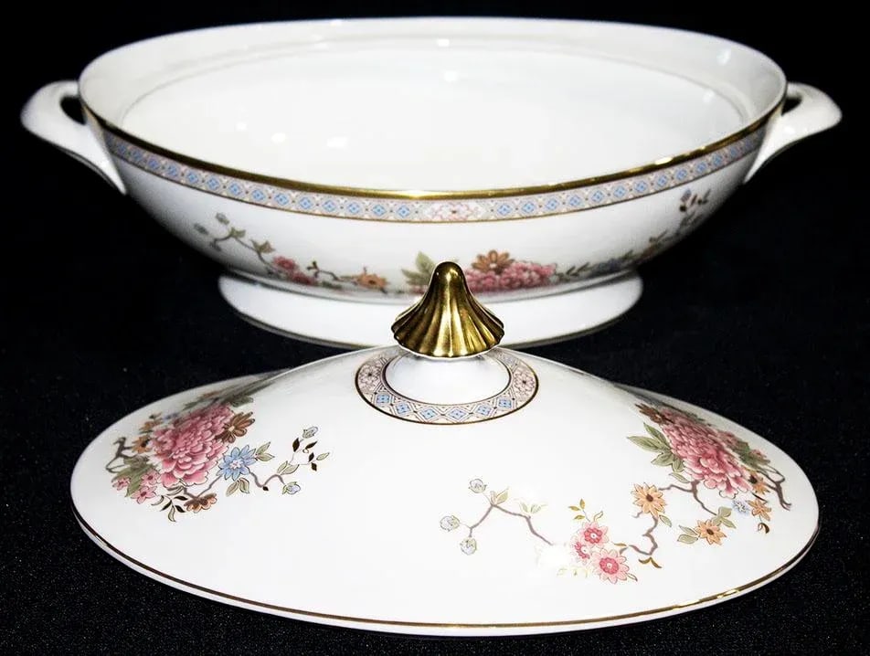 1960s Asian Modern Royal Doulton Covered Casserole - Canton Pattern - 4