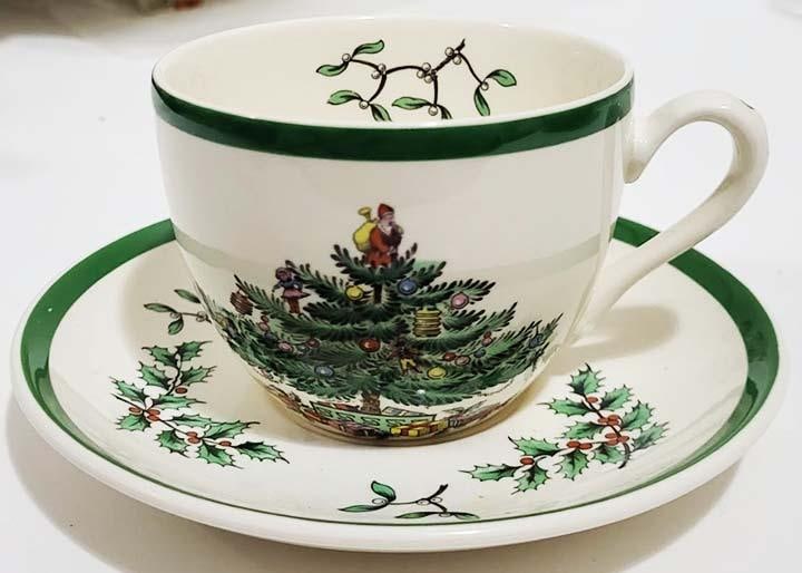 1980s Traditional Spode Christmas Tree Pattern Flat Cups & Saucers - Set of 4 - 2