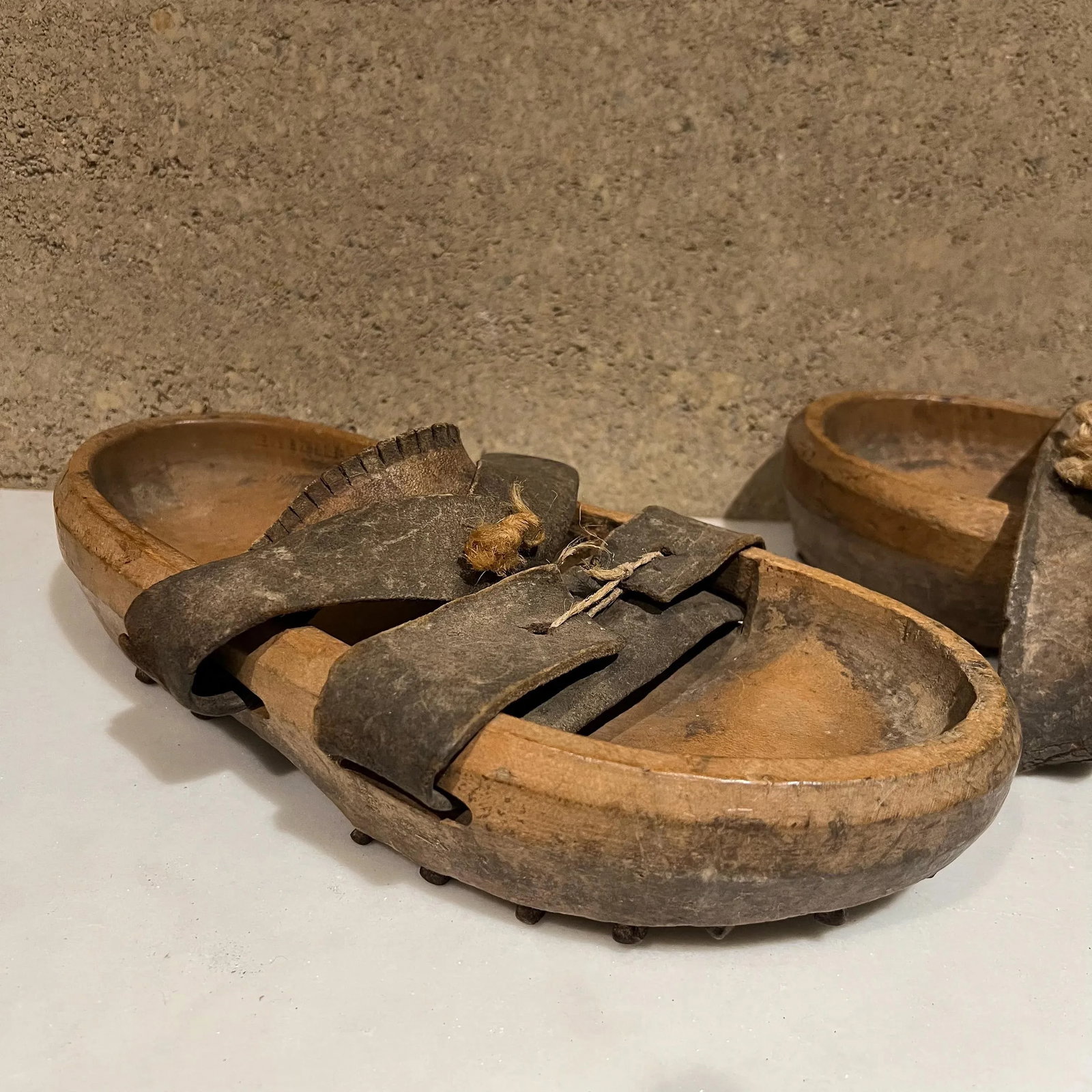Antique Asian Decorative Japanese Shoes Leather Wood Open Toe - 10
