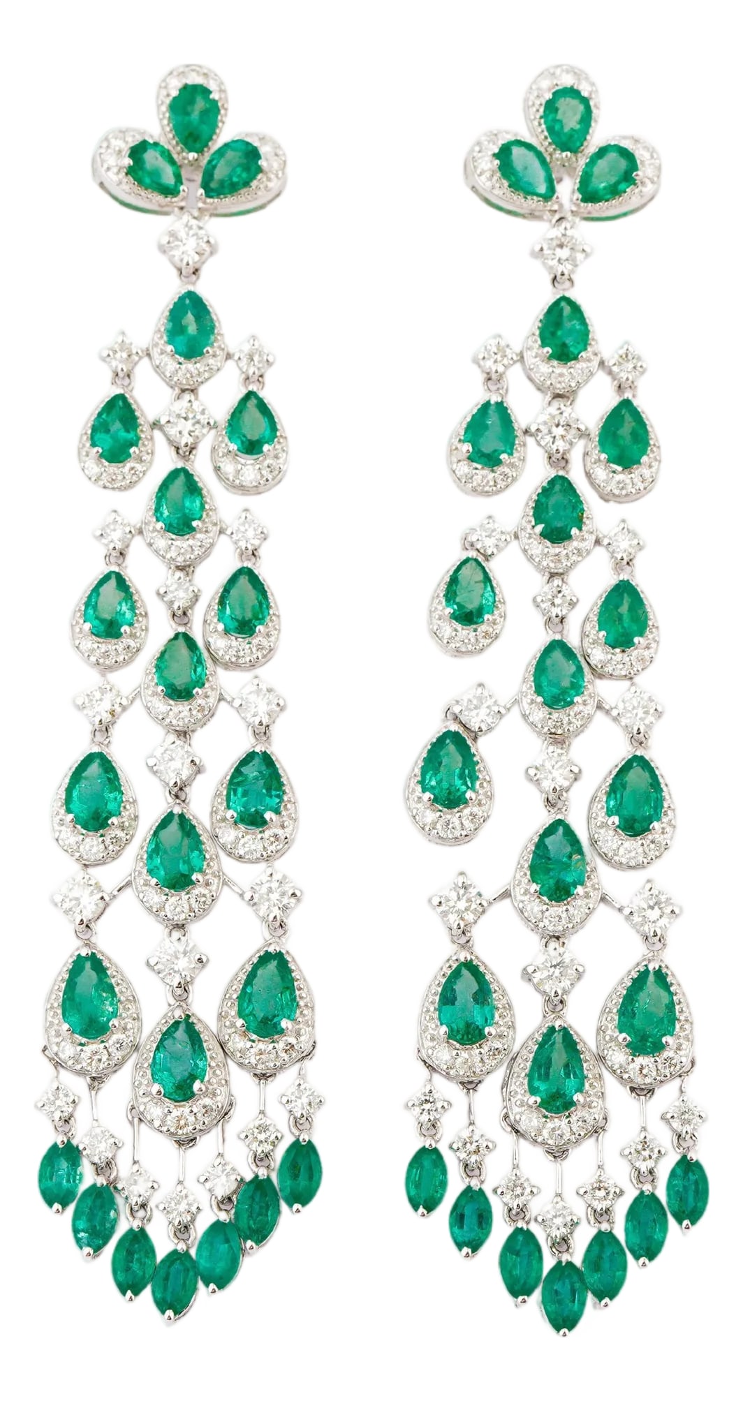 Natural diamond 2.49cts & emerald 5.67cts earring in 18k gold: GW=15.92gm NW=14.29gm diamond=2.49cts emerald=5.67cts THIS IS A BRAND NEW PIECE Condition: Imperfections: No Imperfections Condition Notes: New Origin: India Materials & Techniques: Diamond,