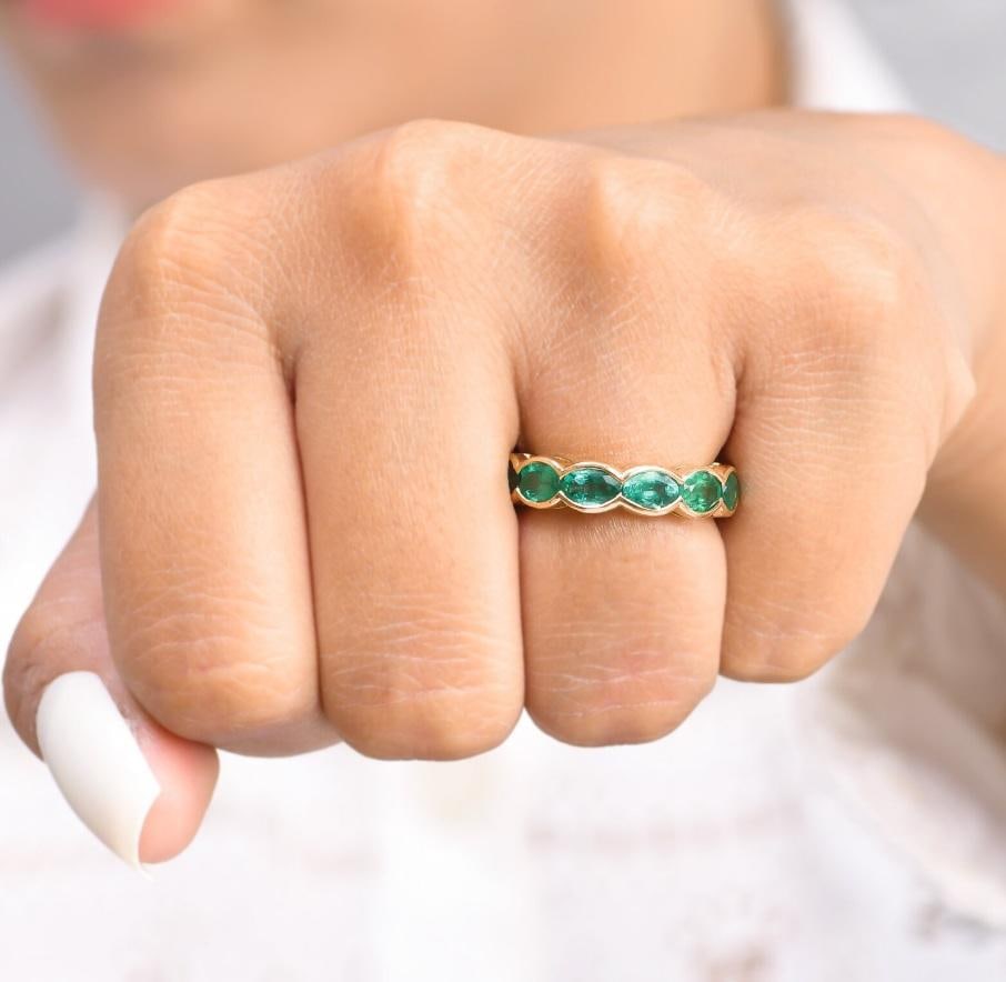 Natural 5.28 cts Zambian emerald band ring in 18k gold - 18