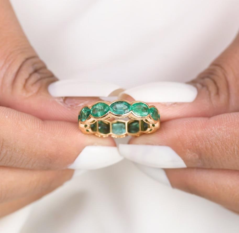 Natural 5.28 cts Zambian emerald band ring in 18k gold - 7