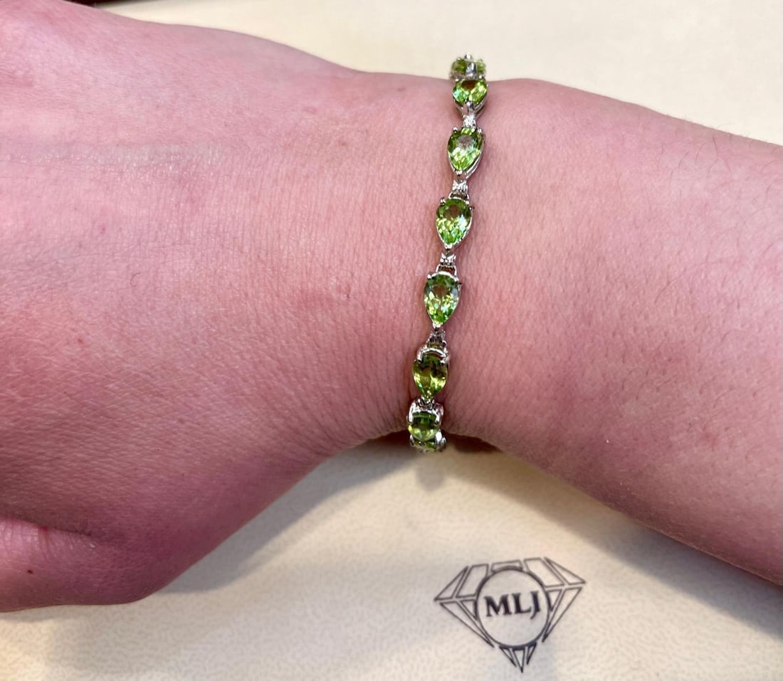 15 Carat Genuine Natural Peridot & Diamond Tennis Bracelet 14 Karat White Gold - 17