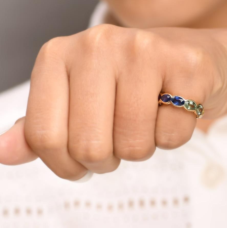 Natural rainbow sapphire band ring in 18k gold - 3
