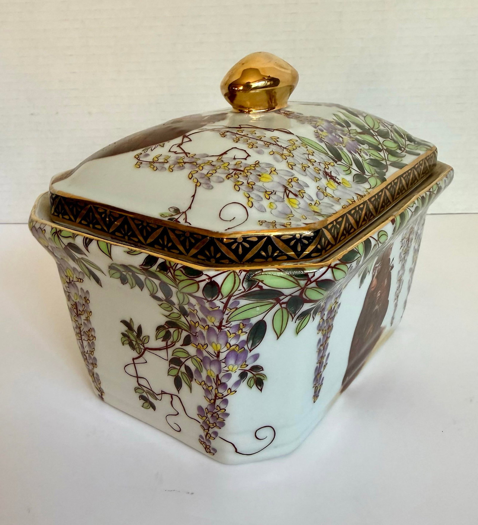 Late 19th C. Antique Japanese Lidded Porcelain Box With Monkeys & Wisteria - 10