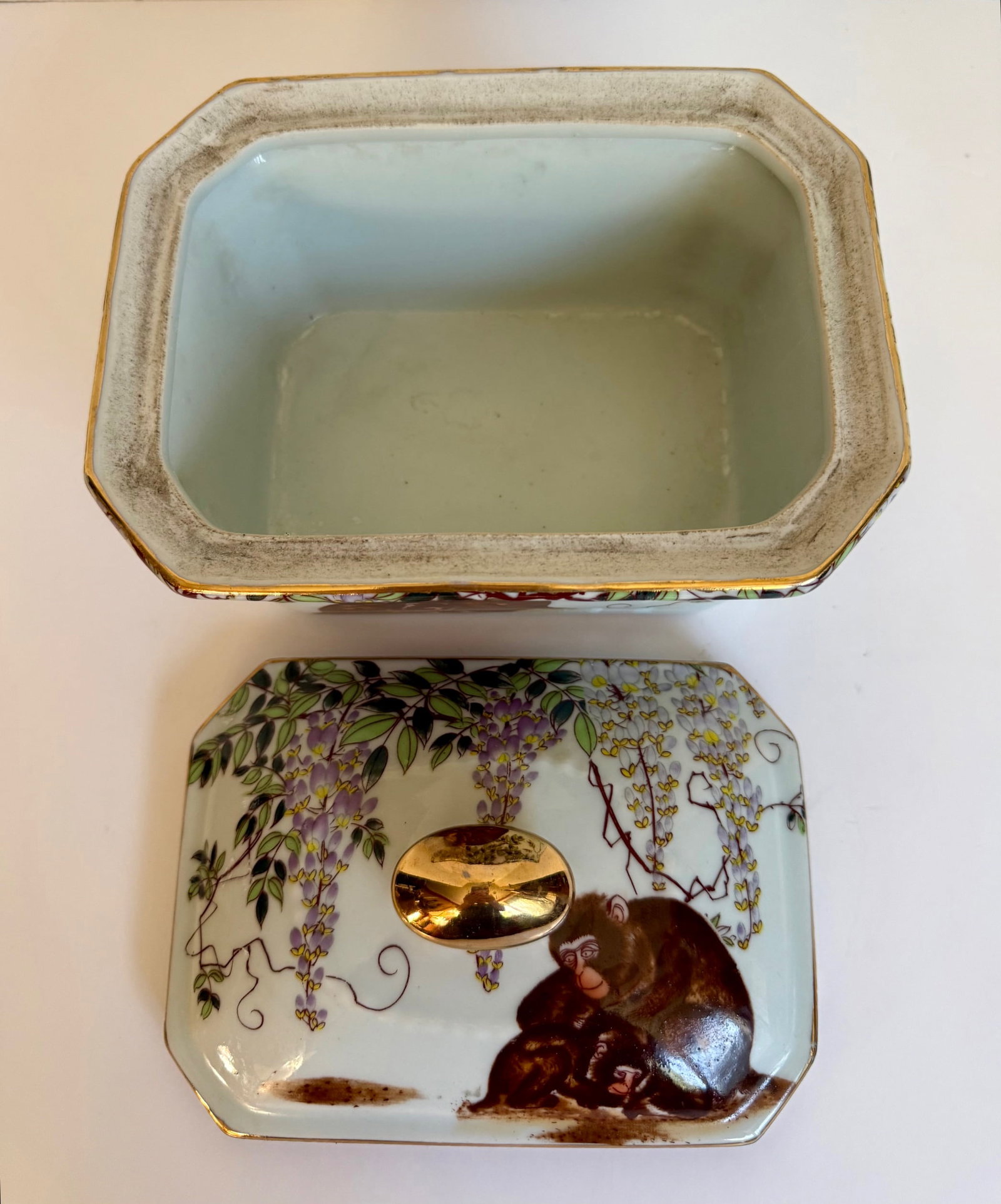 Late 19th C. Antique Japanese Lidded Porcelain Box With Monkeys & Wisteria - 14