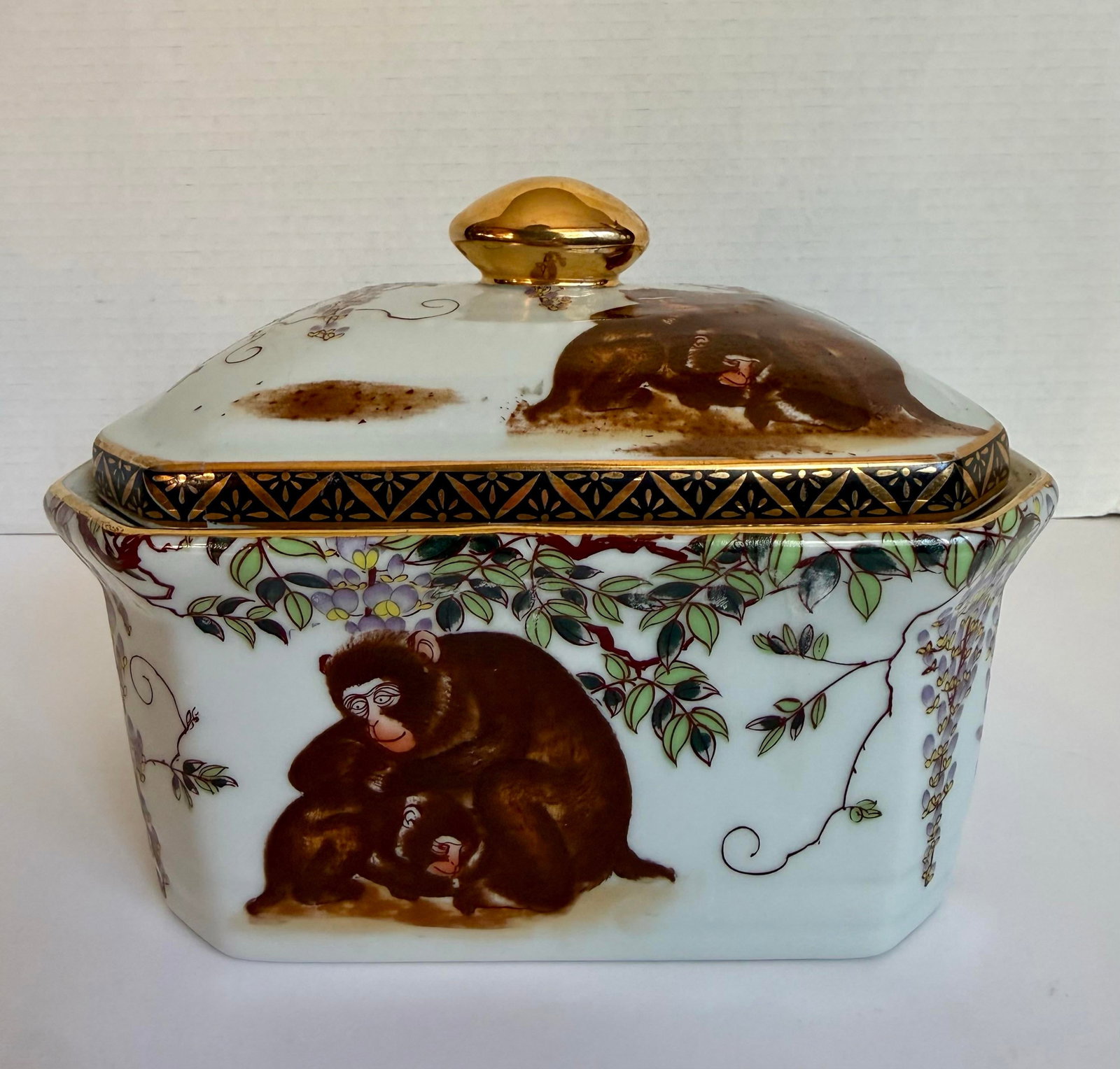 Late 19th C. Antique Japanese Lidded Porcelain Box With Monkeys & Wisteria - 3