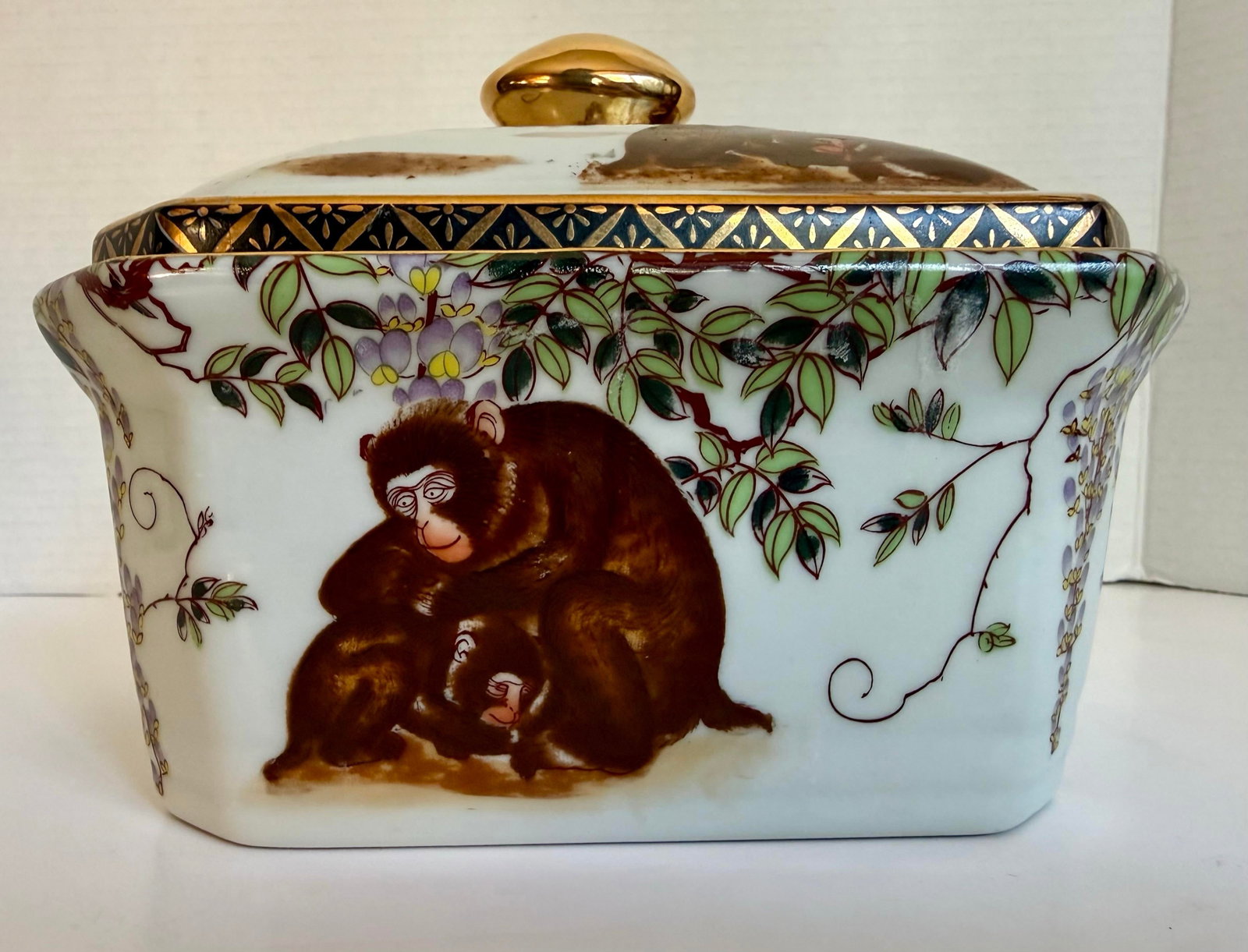Late 19th C. Antique Japanese Lidded Porcelain Box With Monkeys & Wisteria - 5